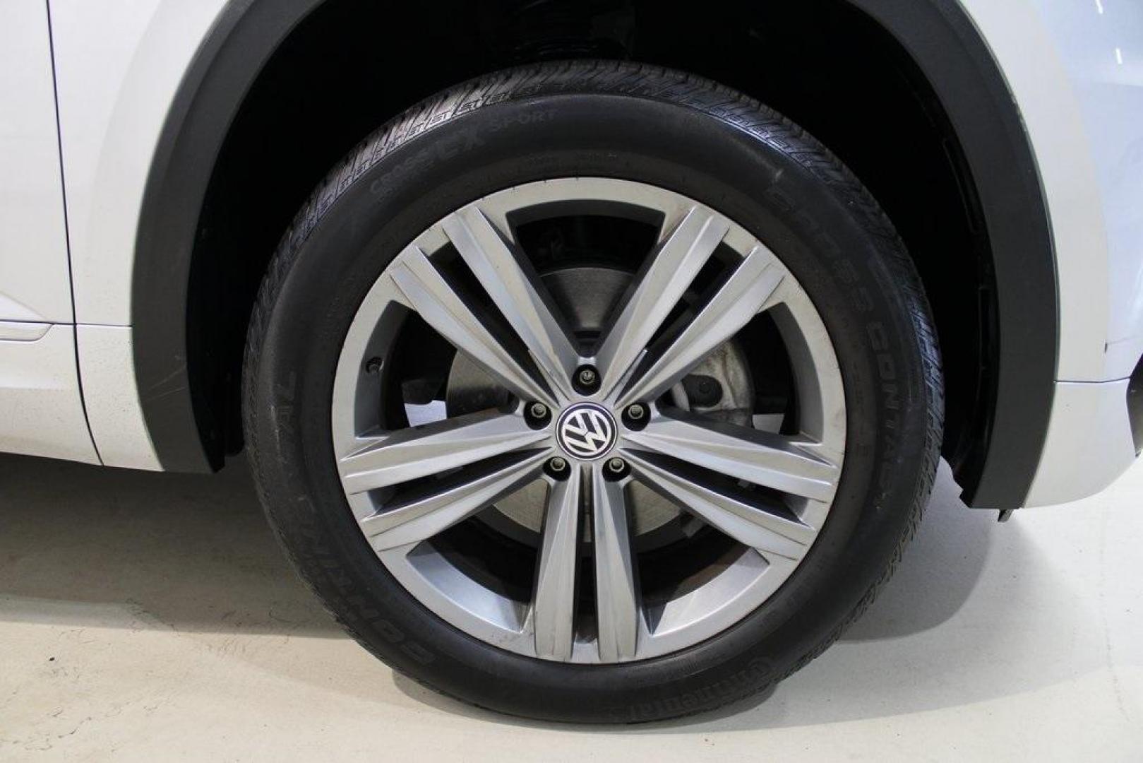 2019 Reflex Silver Metallic /Titan Black Volkswagen Atlas 3.6L V6 SE (1V2XR2CA1KC) with an 3.6L VR6 engine, Automatic transmission, located at 15300 Midway Rd., Addison, TX, 75001, (972) 702-0011, 32.958321, -96.838074 - Photo#11