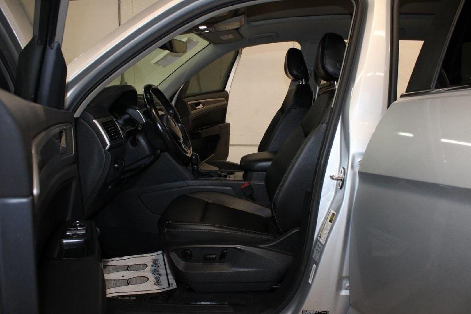 2019 Reflex Silver Metallic /Titan Black Volkswagen Atlas 3.6L V6 SE (1V2XR2CA1KC) with an 3.6L VR6 engine, Automatic transmission, located at 15300 Midway Rd., Addison, TX, 75001, (972) 702-0011, 32.958321, -96.838074 - Photo#13
