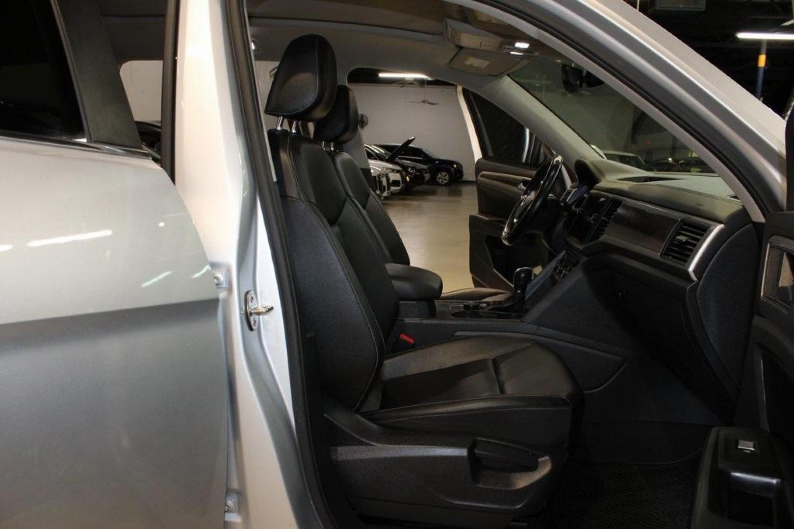 2019 Reflex Silver Metallic /Titan Black Volkswagen Atlas 3.6L V6 SE (1V2XR2CA1KC) with an 3.6L VR6 engine, Automatic transmission, located at 15300 Midway Rd., Addison, TX, 75001, (972) 702-0011, 32.958321, -96.838074 - Photo#14