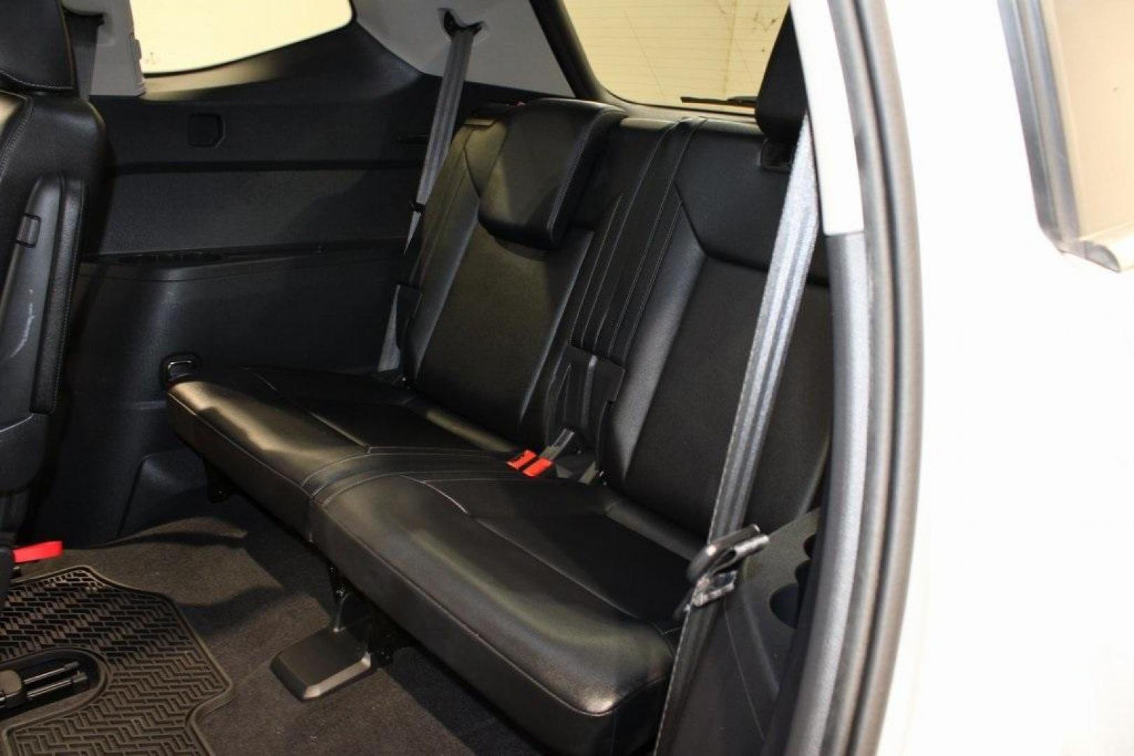 2019 Reflex Silver Metallic /Titan Black Volkswagen Atlas 3.6L V6 SE (1V2XR2CA1KC) with an 3.6L VR6 engine, Automatic transmission, located at 15300 Midway Rd., Addison, TX, 75001, (972) 702-0011, 32.958321, -96.838074 - Photo#16