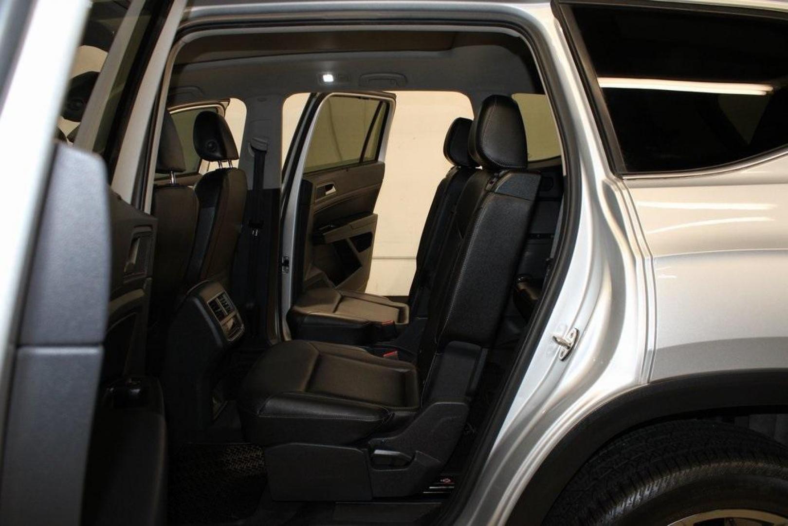 2019 Reflex Silver Metallic /Titan Black Volkswagen Atlas 3.6L V6 SE (1V2XR2CA1KC) with an 3.6L VR6 engine, Automatic transmission, located at 15300 Midway Rd., Addison, TX, 75001, (972) 702-0011, 32.958321, -96.838074 - Photo#17