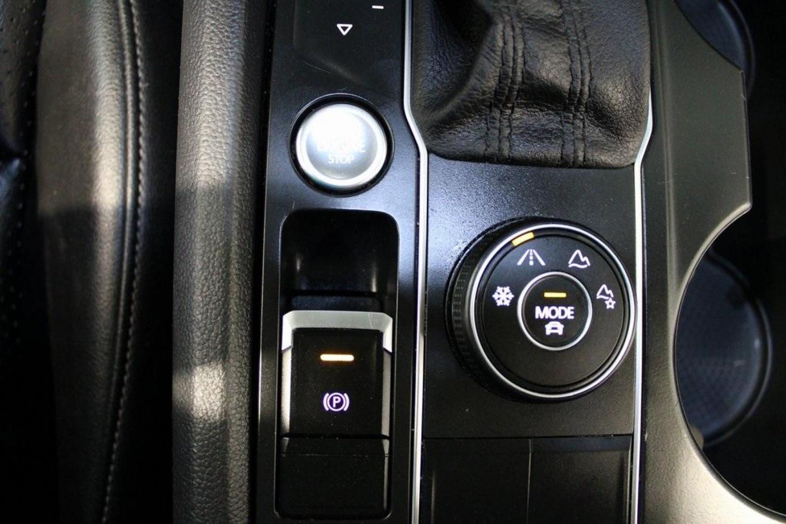 2019 Reflex Silver Metallic /Titan Black Volkswagen Atlas 3.6L V6 SE (1V2XR2CA1KC) with an 3.6L VR6 engine, Automatic transmission, located at 15300 Midway Rd., Addison, TX, 75001, (972) 702-0011, 32.958321, -96.838074 - Photo#23