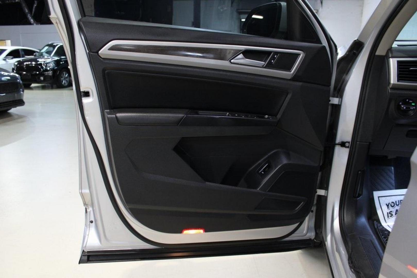 2019 Reflex Silver Metallic /Titan Black Volkswagen Atlas 3.6L V6 SE (1V2XR2CA1KC) with an 3.6L VR6 engine, Automatic transmission, located at 15300 Midway Rd., Addison, TX, 75001, (972) 702-0011, 32.958321, -96.838074 - Photo#27