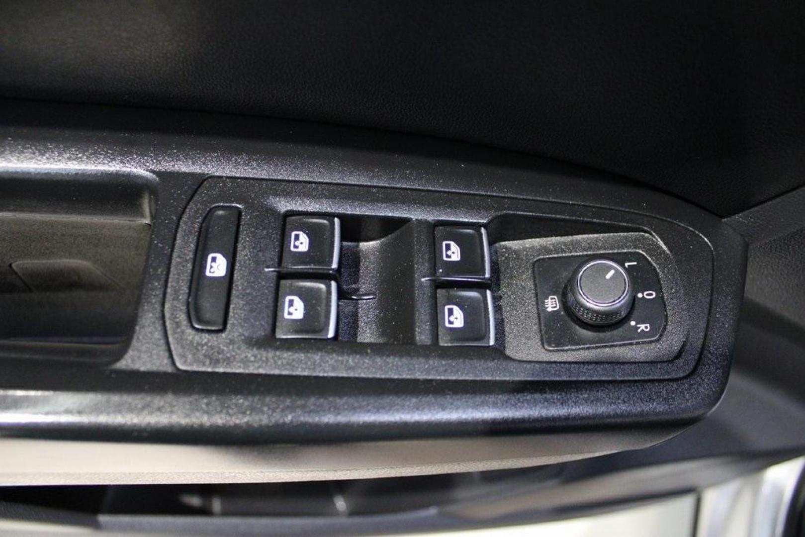 2019 Reflex Silver Metallic /Titan Black Volkswagen Atlas 3.6L V6 SE (1V2XR2CA1KC) with an 3.6L VR6 engine, Automatic transmission, located at 15300 Midway Rd., Addison, TX, 75001, (972) 702-0011, 32.958321, -96.838074 - Photo#28