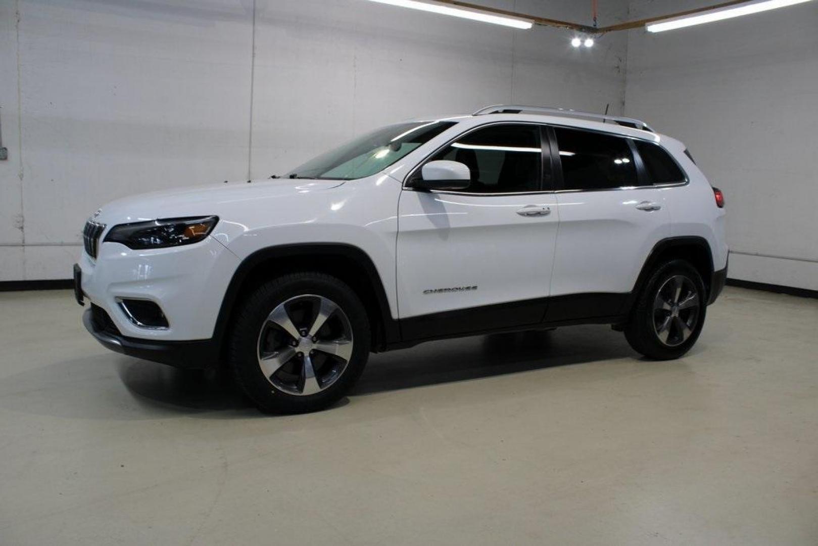 2019 Bright White Clearcoat /Black Jeep Cherokee Limited (1C4PJMDX5KD) with an 3.2L V6 engine, Automatic transmission, located at 15300 Midway Rd., Addison, TX, 75001, (972) 702-0011, 32.958321, -96.838074 - Photo#4