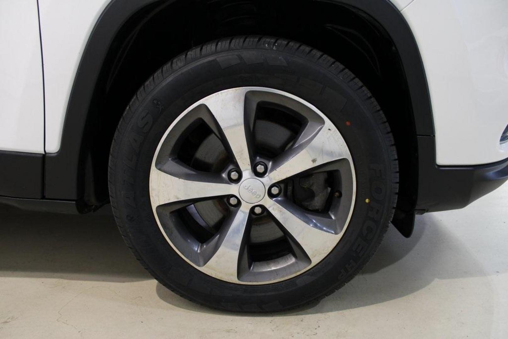 2019 Bright White Clearcoat /Black Jeep Cherokee Limited (1C4PJMDX5KD) with an 3.2L V6 engine, Automatic transmission, located at 15300 Midway Rd., Addison, TX, 75001, (972) 702-0011, 32.958321, -96.838074 - Photo#11