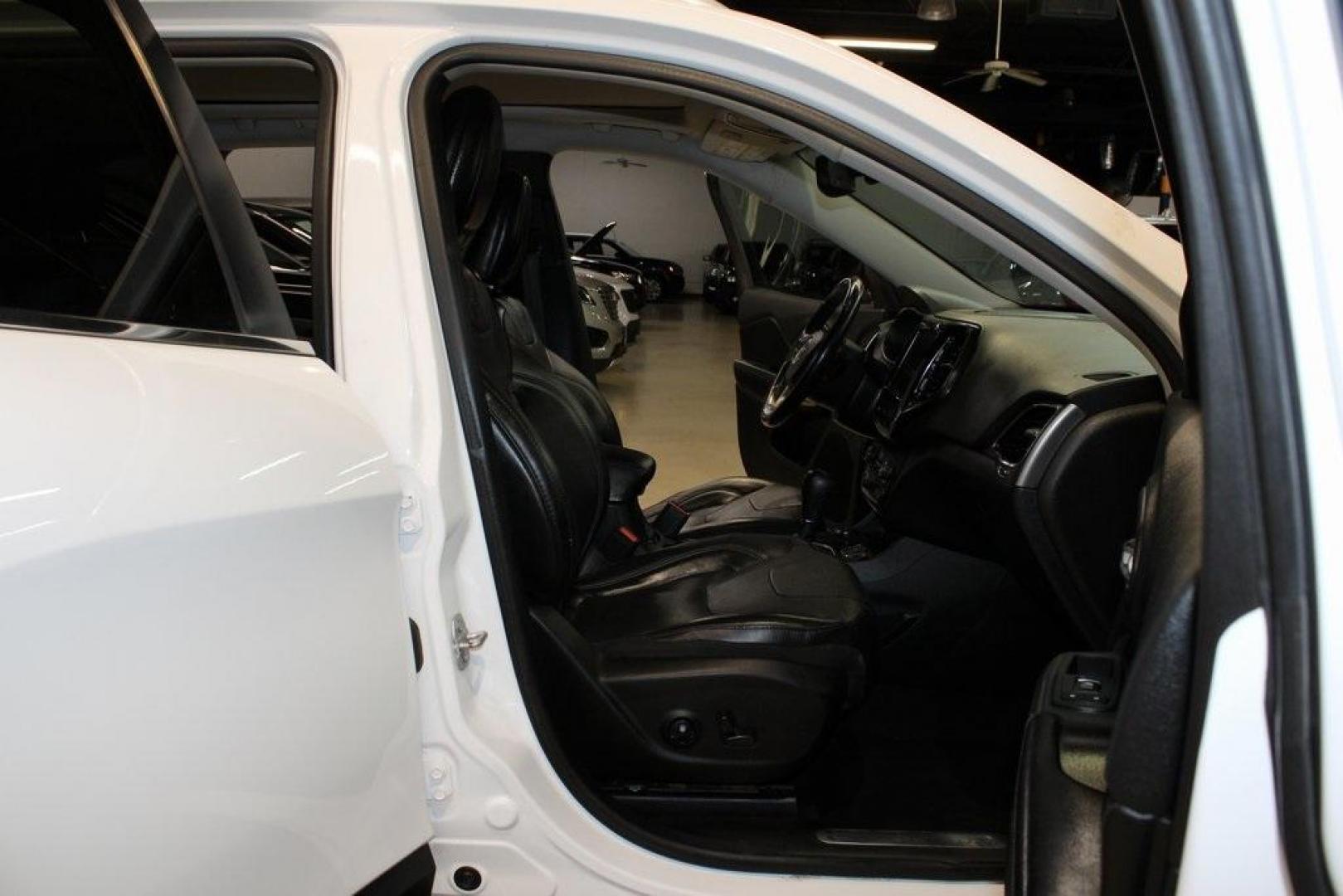 2019 Bright White Clearcoat /Black Jeep Cherokee Limited (1C4PJMDX5KD) with an 3.2L V6 engine, Automatic transmission, located at 15300 Midway Rd., Addison, TX, 75001, (972) 702-0011, 32.958321, -96.838074 - Photo#13
