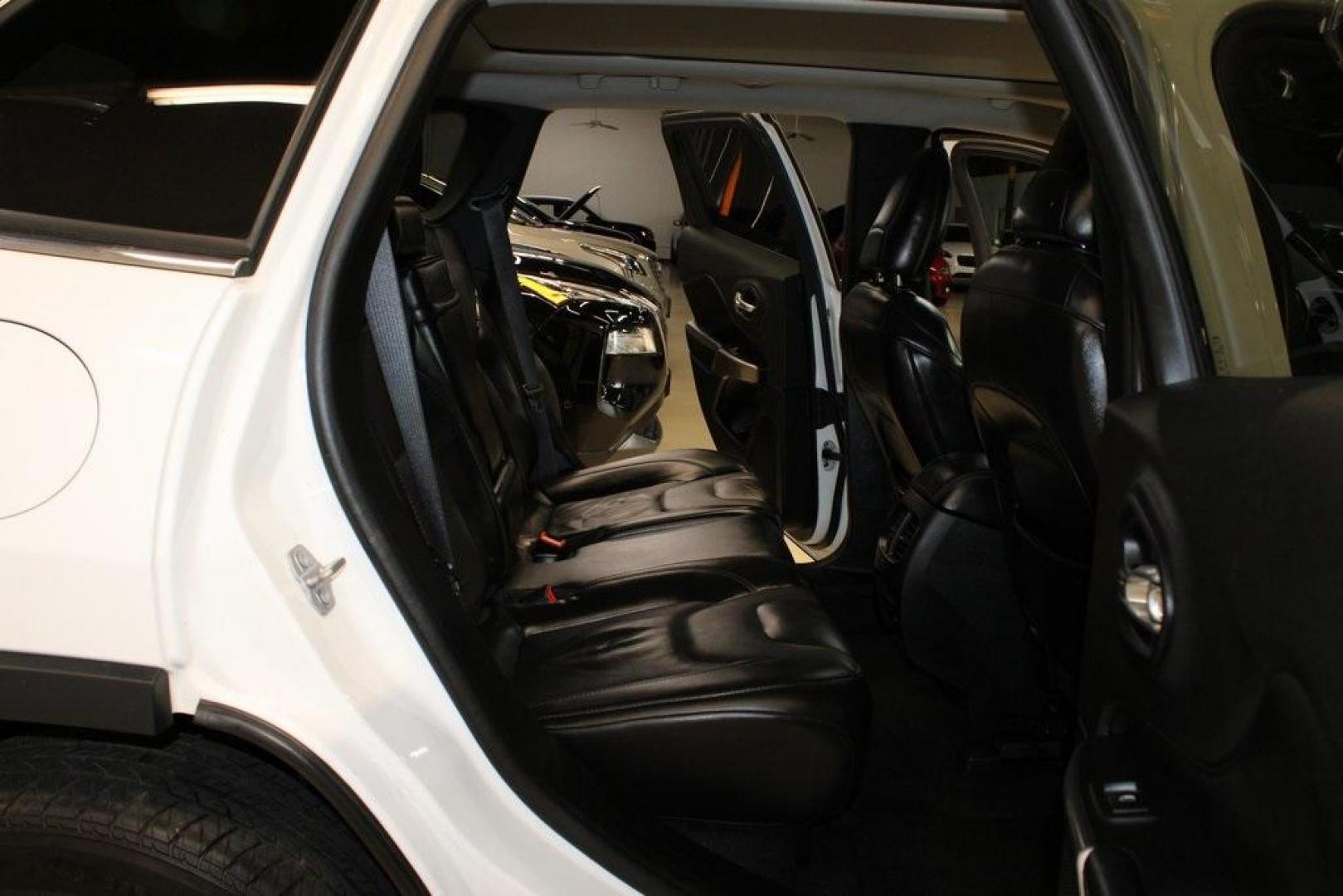 2019 Bright White Clearcoat /Black Jeep Cherokee Limited (1C4PJMDX5KD) with an 3.2L V6 engine, Automatic transmission, located at 15300 Midway Rd., Addison, TX, 75001, (972) 702-0011, 32.958321, -96.838074 - Photo#14