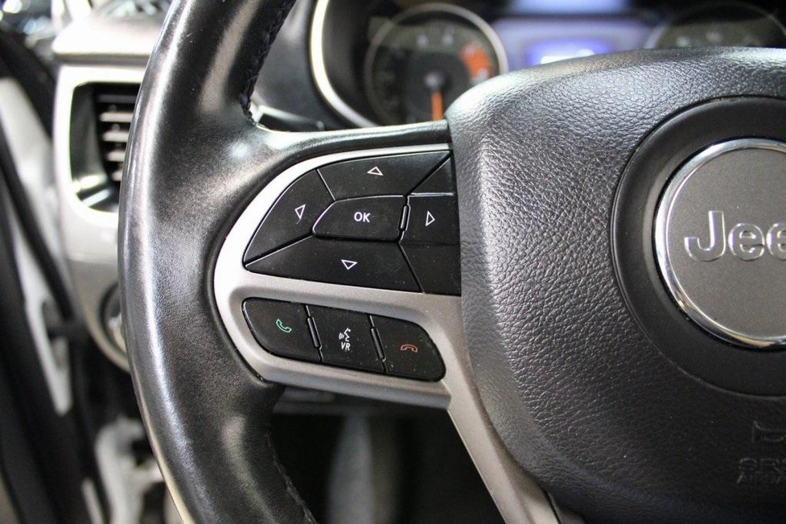 2019 Bright White Clearcoat /Black Jeep Cherokee Limited (1C4PJMDX5KD) with an 3.2L V6 engine, Automatic transmission, located at 15300 Midway Rd., Addison, TX, 75001, (972) 702-0011, 32.958321, -96.838074 - Photo#26
