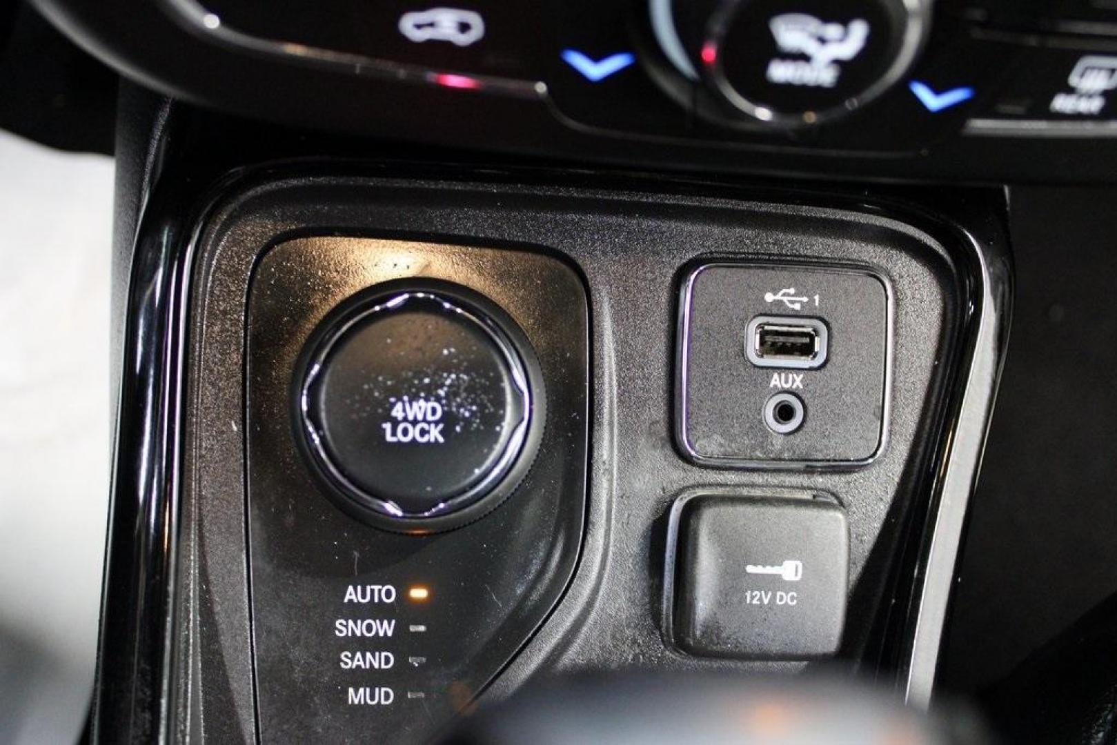 2021 White Clearcoat /Black Jeep Compass Limited (3C4NJDCB3MT) with an 2.4L I4 engine, Automatic transmission, located at 15300 Midway Rd., Addison, TX, 75001, (972) 702-0011, 32.958321, -96.838074 - Photo#16