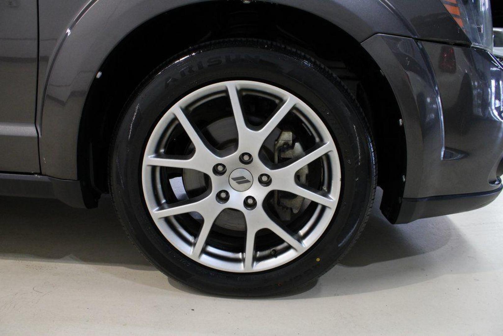 2018 Granite Crystal Metallic Clearcoat /Red Dodge Journey GT (3C4PDCEG0JT) with an 3.6L V6 24V VVT engine, Automatic transmission, located at 15300 Midway Rd., Addison, TX, 75001, (972) 702-0011, 32.958321, -96.838074 - 2018 Dodge Journey GT<br><br>Now Available at Midway Auto Group Addison, Texas<br><br>The 2018 Dodge Journey GT delivers a perfect blend of performance, comfort, and versatility. As the top trim level, the GT stands above the rest with premium interior materials, upgraded technology, and a powerful - Photo#9