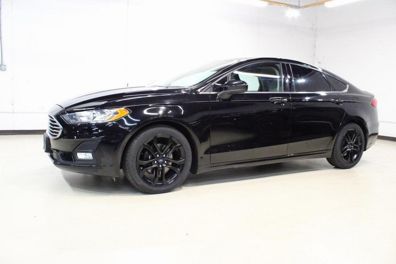 2019 Black /Light Putty Ford Fusion SE (3FA6P0HD1KR) with an 1.5L EcoBoost engine, Automatic transmission, located at 15300 Midway Rd., Addison, TX, 75001, (972) 702-0011, 32.958321, -96.838074 - Photo#4