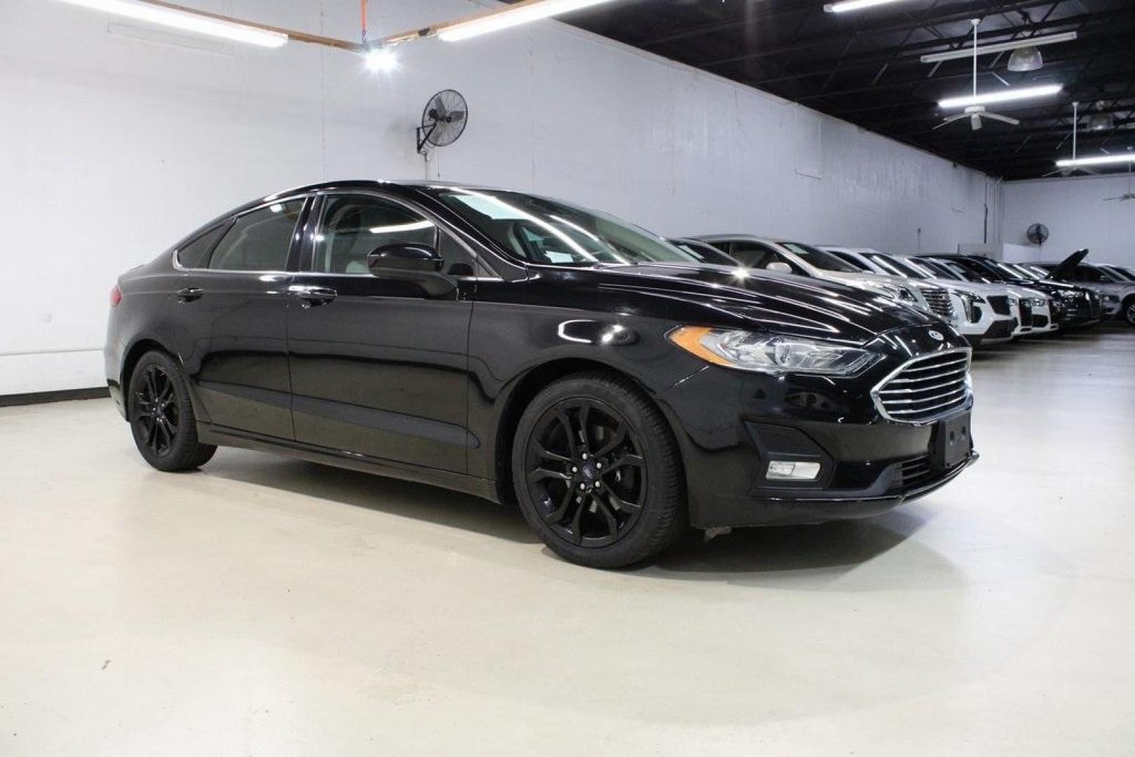 2019 Black /Light Putty Ford Fusion SE (3FA6P0HD1KR) with an 1.5L EcoBoost engine, Automatic transmission, located at 15300 Midway Rd., Addison, TX, 75001, (972) 702-0011, 32.958321, -96.838074 - Photo#6