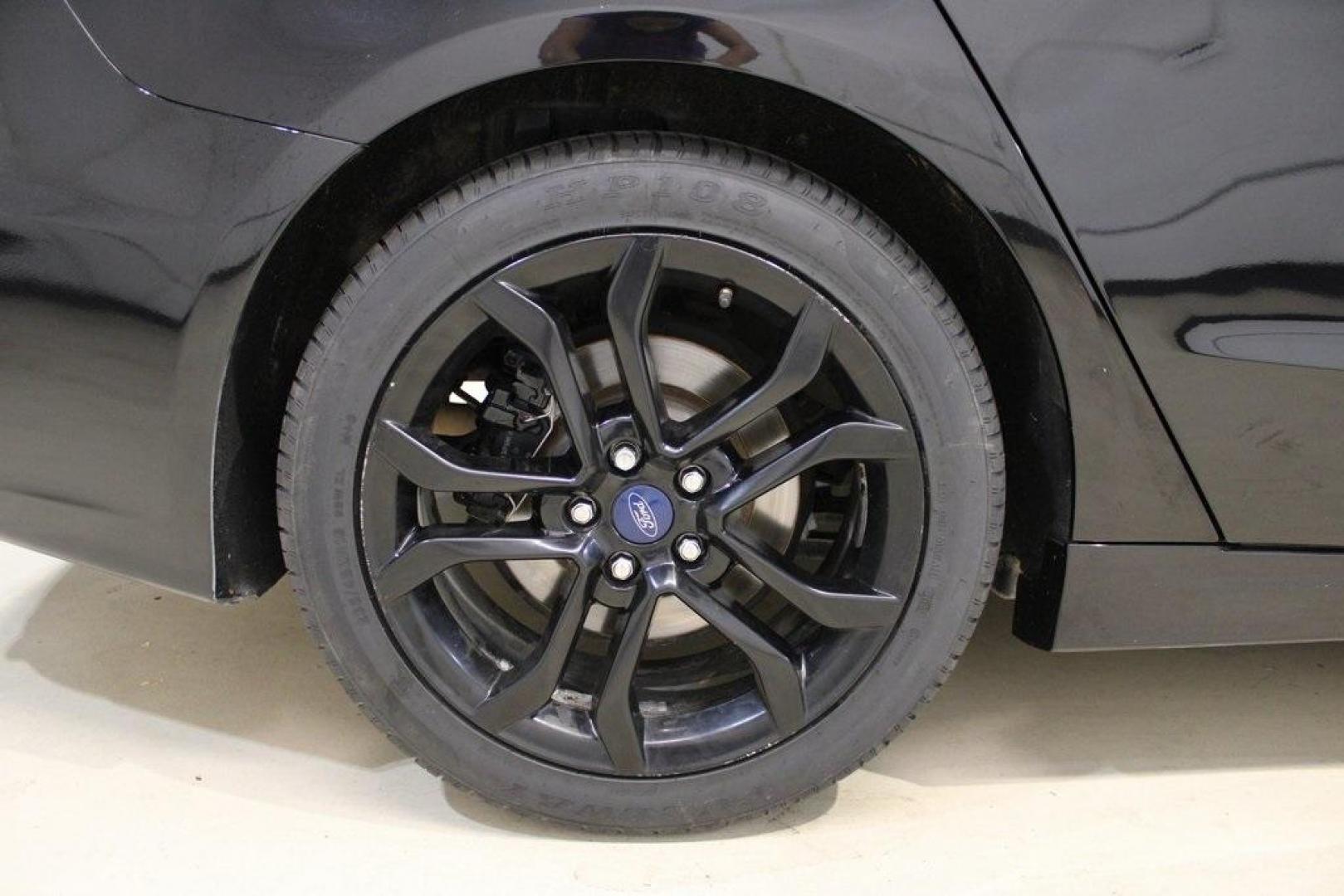 2019 Black /Light Putty Ford Fusion SE (3FA6P0HD1KR) with an 1.5L EcoBoost engine, Automatic transmission, located at 15300 Midway Rd., Addison, TX, 75001, (972) 702-0011, 32.958321, -96.838074 - Photo#10