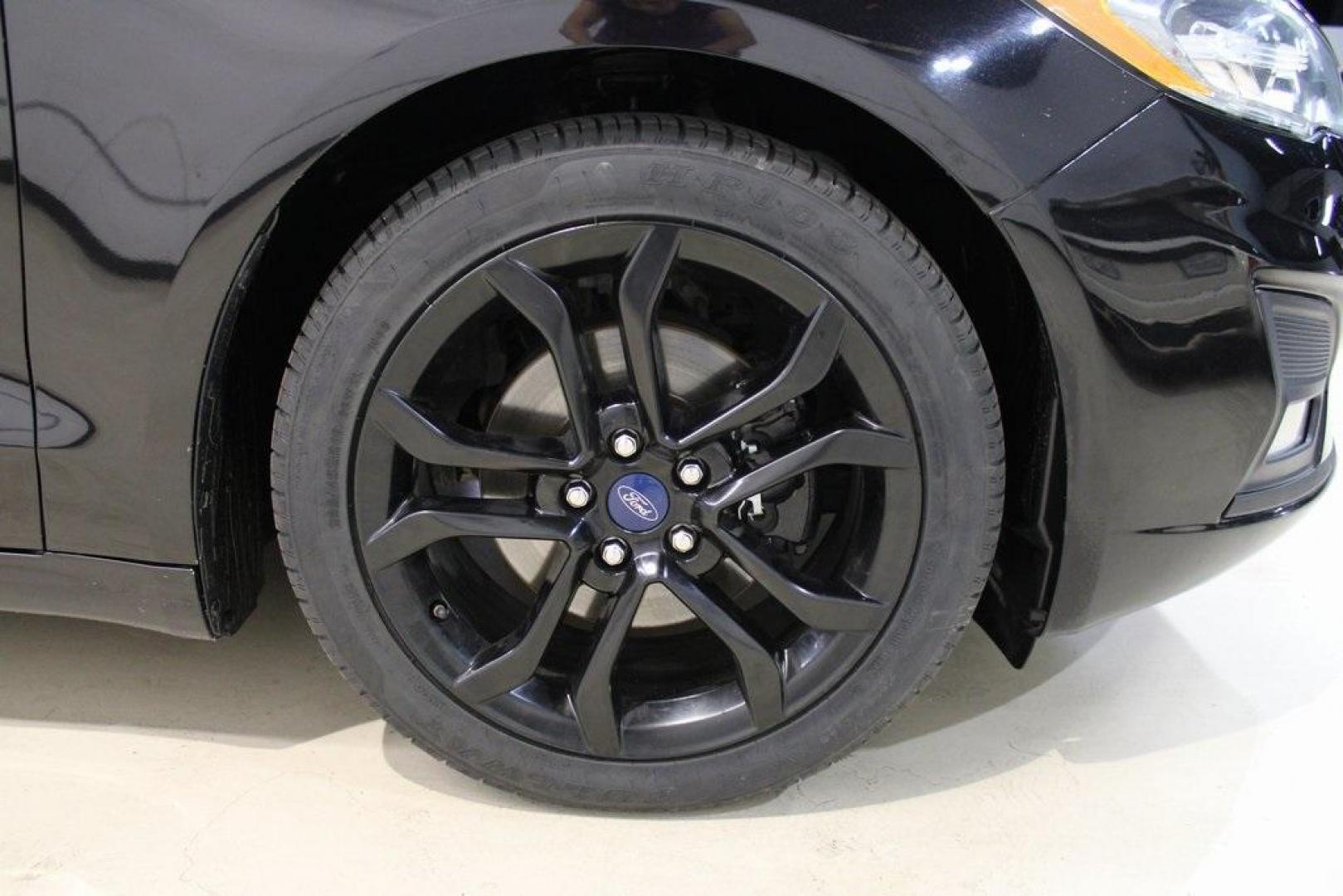 2019 Black /Light Putty Ford Fusion SE (3FA6P0HD1KR) with an 1.5L EcoBoost engine, Automatic transmission, located at 15300 Midway Rd., Addison, TX, 75001, (972) 702-0011, 32.958321, -96.838074 - Photo#11