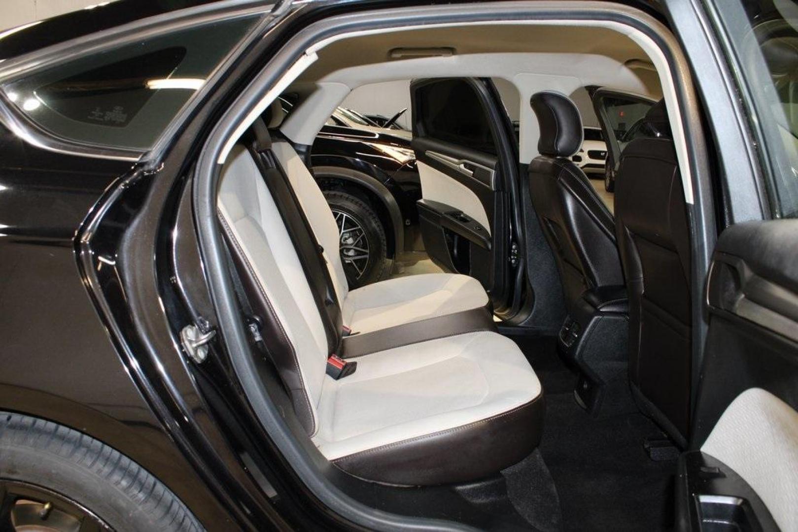 2019 Black /Light Putty Ford Fusion SE (3FA6P0HD1KR) with an 1.5L EcoBoost engine, Automatic transmission, located at 15300 Midway Rd., Addison, TX, 75001, (972) 702-0011, 32.958321, -96.838074 - Photo#14