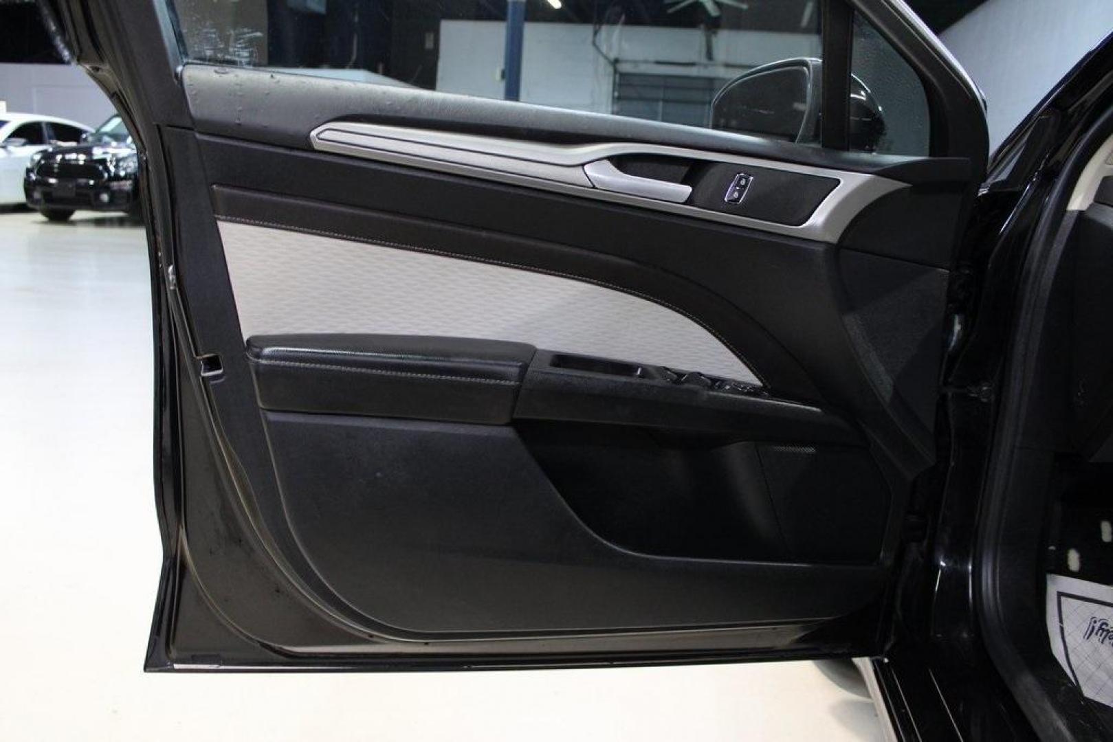 2019 Black /Light Putty Ford Fusion SE (3FA6P0HD1KR) with an 1.5L EcoBoost engine, Automatic transmission, located at 15300 Midway Rd., Addison, TX, 75001, (972) 702-0011, 32.958321, -96.838074 - Photo#27