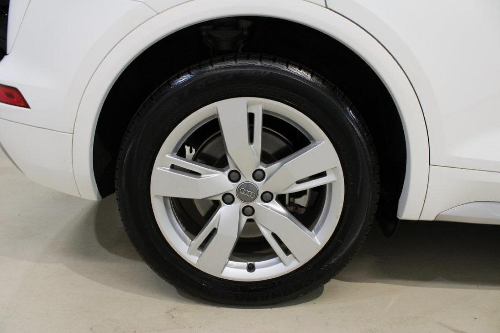2019 Ibis White /Beige Audi Q5 2.0T Premium Plus (WA1BNAFY5K2) with an 2.0L TFSI engine, Automatic transmission, located at 15300 Midway Rd., Addison, TX, 75001, (972) 702-0011, 32.958321, -96.838074 - Photo#10