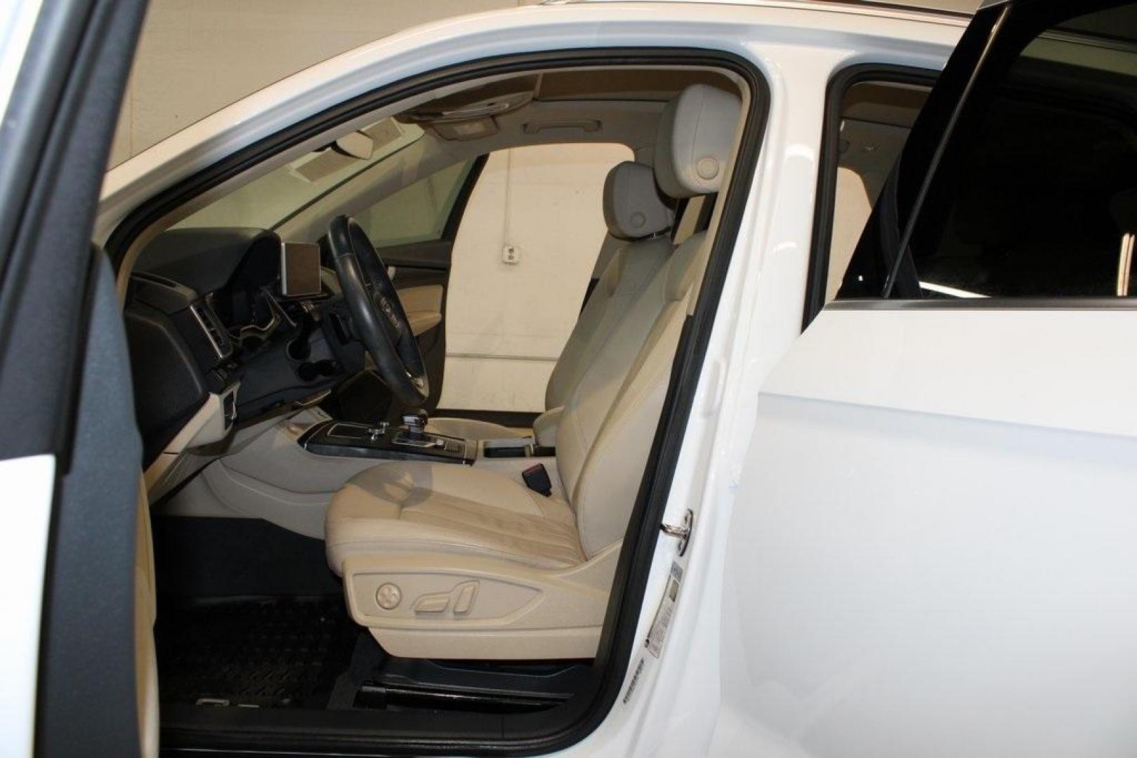 2019 Ibis White /Beige Audi Q5 2.0T Premium Plus (WA1BNAFY5K2) with an 2.0L TFSI engine, Automatic transmission, located at 15300 Midway Rd., Addison, TX, 75001, (972) 702-0011, 32.958321, -96.838074 - Photo#12