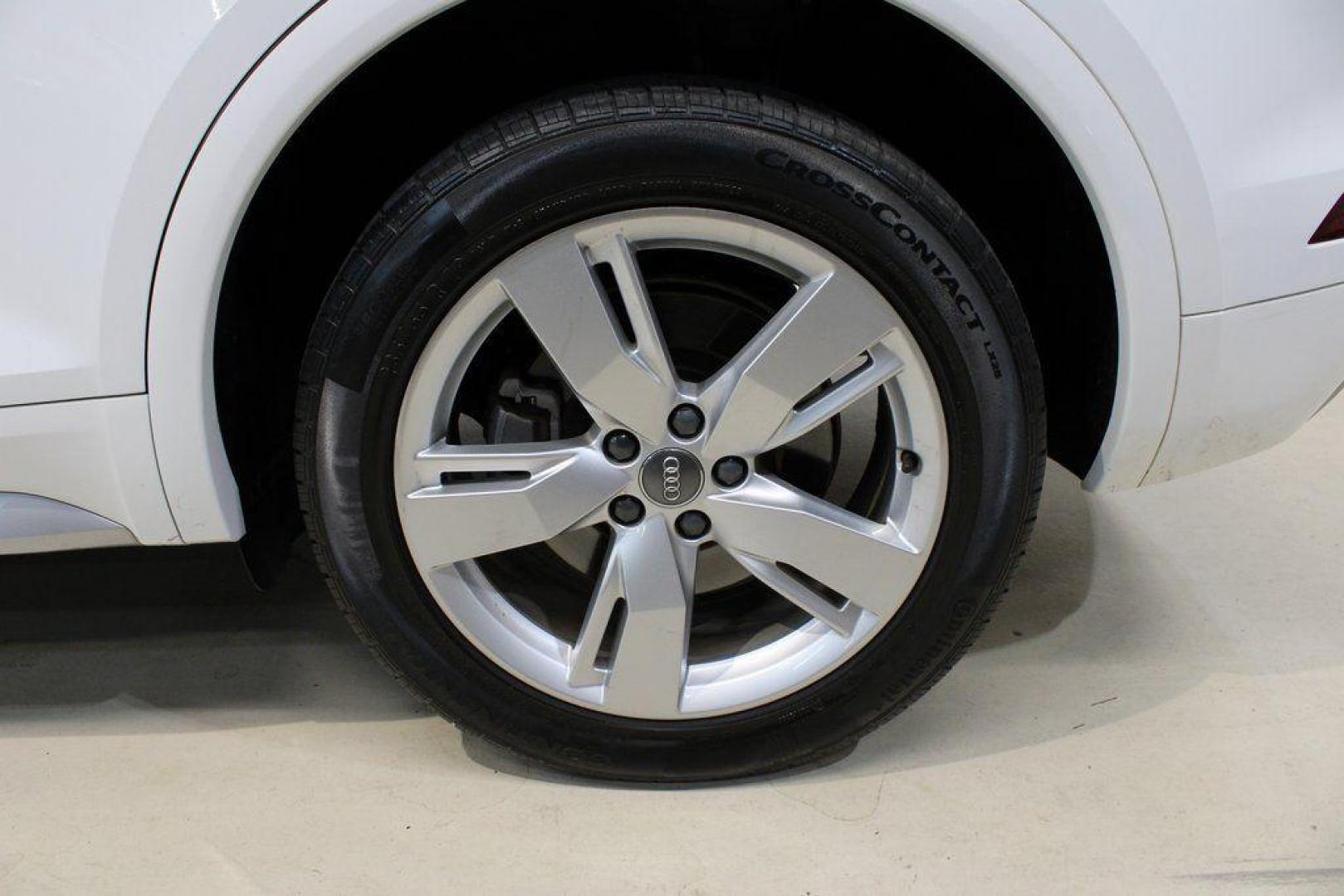 2019 Ibis White /Beige Audi Q5 2.0T Premium Plus (WA1BNAFY5K2) with an 2.0L TFSI engine, Automatic transmission, located at 15300 Midway Rd., Addison, TX, 75001, (972) 702-0011, 32.958321, -96.838074 - 2019 Audi Q5 2.0T Premium Plus Quattro<br><br>Now Available at Midway Auto Group Addison, Texas<br><br>Refined, capable, and unmistakably Audithe 2019 Audi Q5 Premium Plus Quattro delivers luxury-level comfort, confident all-wheel drive performance, and advanced safety tech. With a beautifully craf - Photo#9