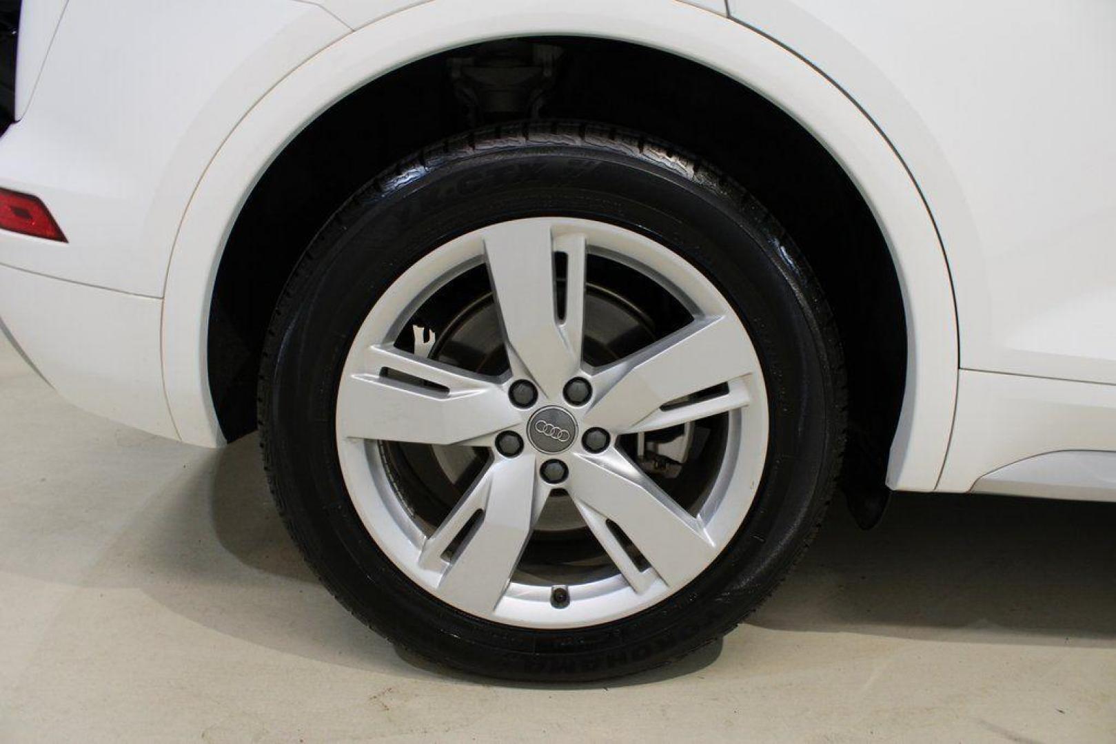 2019 Ibis White /Beige Audi Q5 2.0T Premium Plus (WA1BNAFY5K2) with an 2.0L TFSI engine, Automatic transmission, located at 15300 Midway Rd., Addison, TX, 75001, (972) 702-0011, 32.958321, -96.838074 - 2019 Audi Q5 2.0T Premium Plus Quattro<br><br>Now Available at Midway Auto Group Addison, Texas<br><br>Refined, capable, and unmistakably Audithe 2019 Audi Q5 Premium Plus Quattro delivers luxury-level comfort, confident all-wheel drive performance, and advanced safety tech. With a beautifully craf - Photo#10