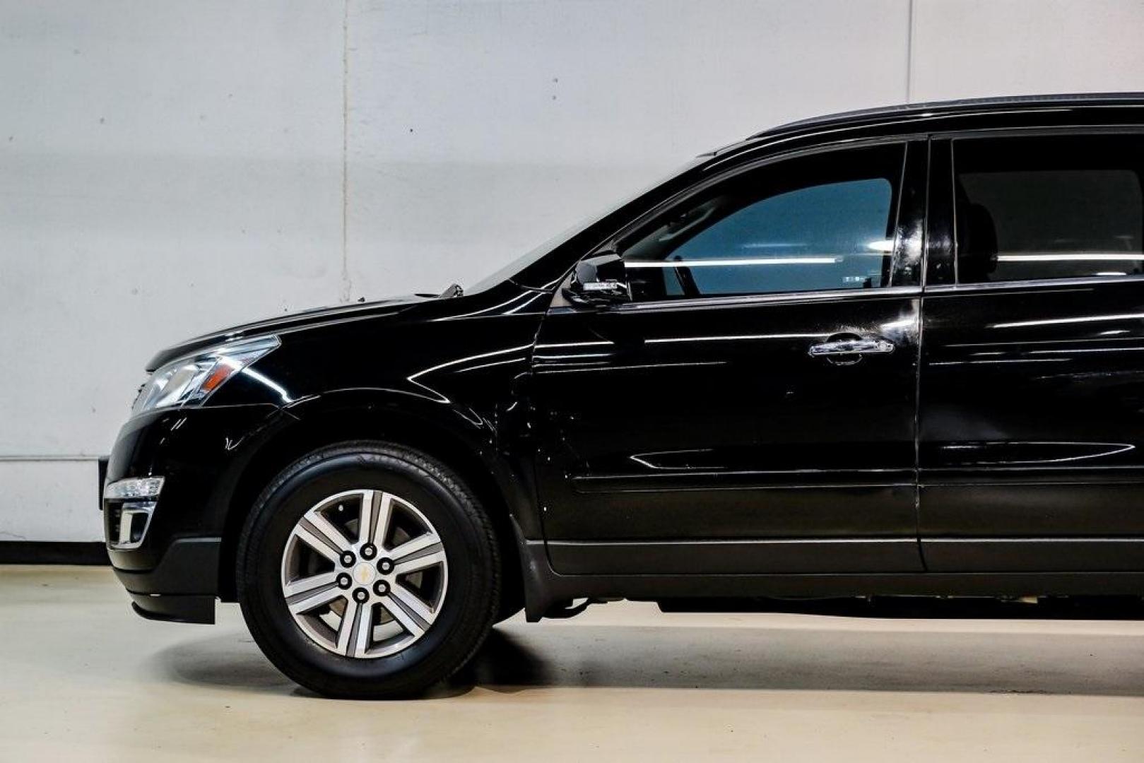 2017 Mosaic Black Metallic /Ebony/Saddle Up Chevrolet Traverse LT (1GNKRGKD3HJ) with an 3.6L V6 SIDI engine, Automatic transmission, located at 15300 Midway Rd., Addison, TX, 75001, (972) 702-0011, 32.958321, -96.838074 - Photo#15