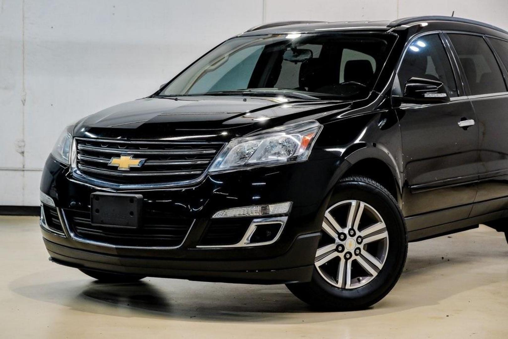 2017 Mosaic Black Metallic /Ebony/Saddle Up Chevrolet Traverse LT (1GNKRGKD3HJ) with an 3.6L V6 SIDI engine, Automatic transmission, located at 15300 Midway Rd., Addison, TX, 75001, (972) 702-0011, 32.958321, -96.838074 - Photo#4