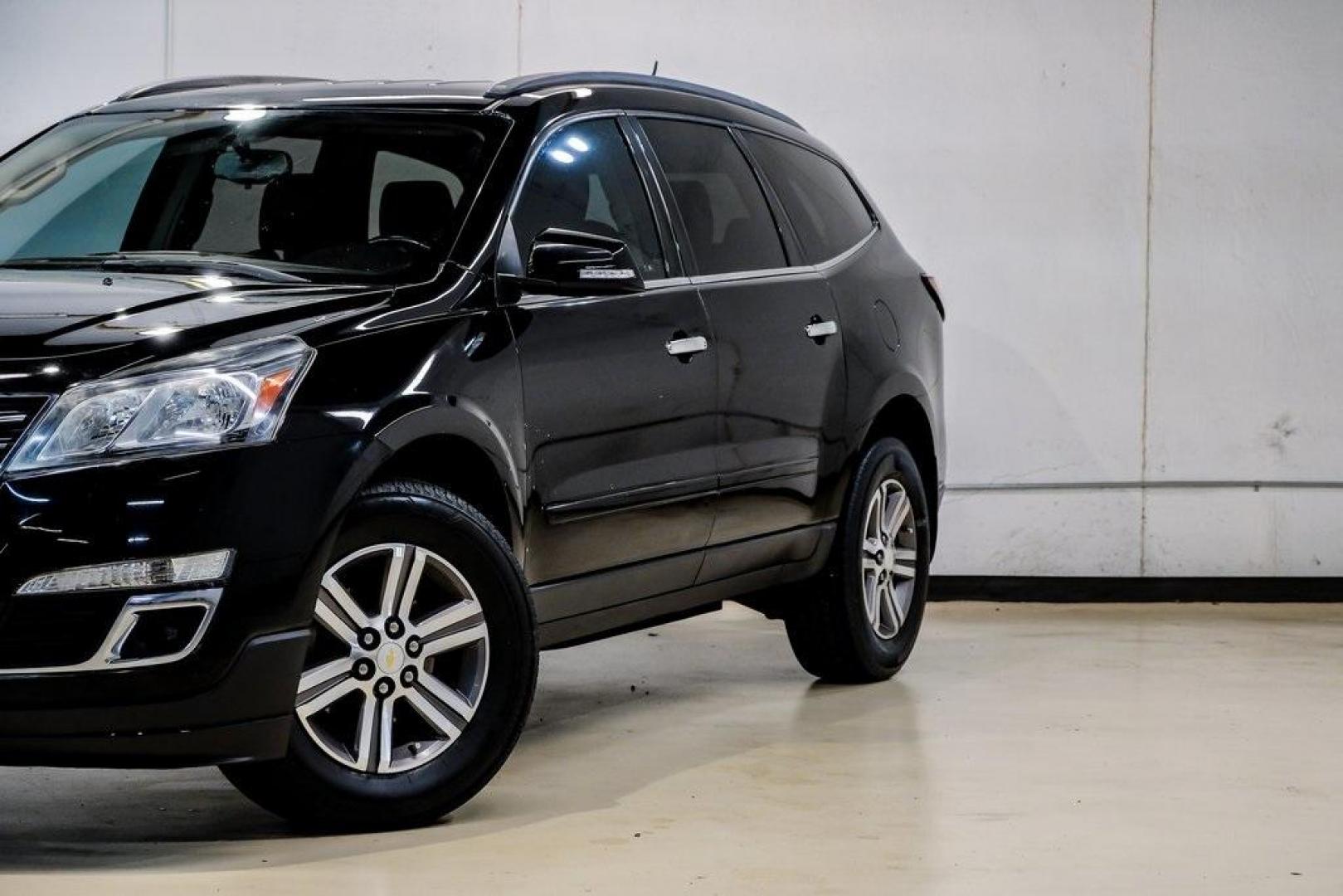 2017 Mosaic Black Metallic /Ebony/Saddle Up Chevrolet Traverse LT (1GNKRGKD3HJ) with an 3.6L V6 SIDI engine, Automatic transmission, located at 15300 Midway Rd., Addison, TX, 75001, (972) 702-0011, 32.958321, -96.838074 - Photo#5