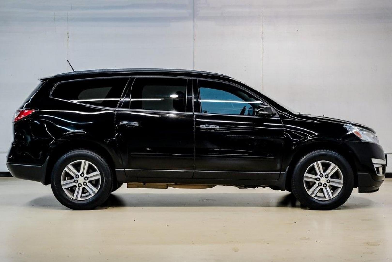 2017 Mosaic Black Metallic /Ebony/Saddle Up Chevrolet Traverse LT (1GNKRGKD3HJ) with an 3.6L V6 SIDI engine, Automatic transmission, located at 15300 Midway Rd., Addison, TX, 75001, (972) 702-0011, 32.958321, -96.838074 - Photo#8