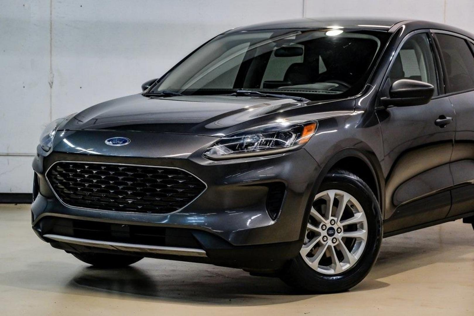 2020 Magnetic /Ebony Ford Escape SE (1FMCU0G64LU) with an 1.5L EcoBoost engine, Automatic transmission, located at 15300 Midway Rd., Addison, TX, 75001, (972) 702-0011, 32.958321, -96.838074 - Photo#4
