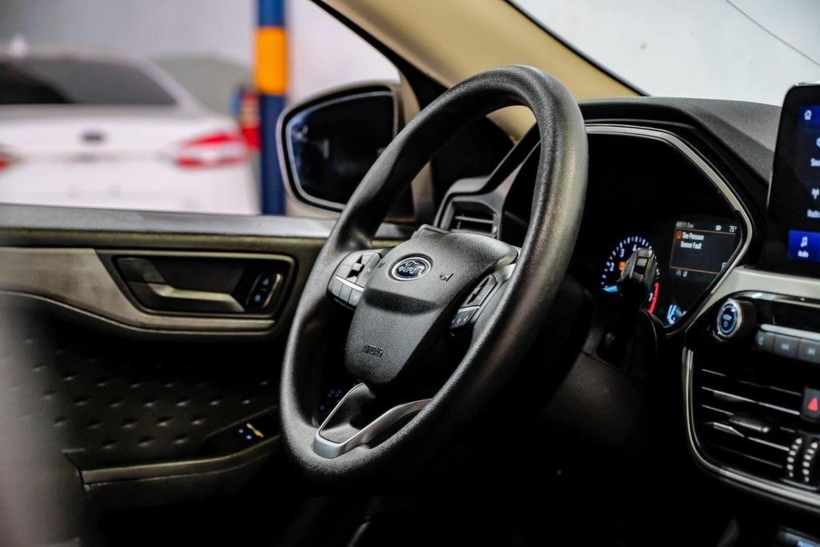 2020 Magnetic /Ebony Ford Escape SE (1FMCU0G64LU) with an 1.5L EcoBoost engine, Automatic transmission, located at 15300 Midway Rd., Addison, TX, 75001, (972) 702-0011, 32.958321, -96.838074 - Photo#18