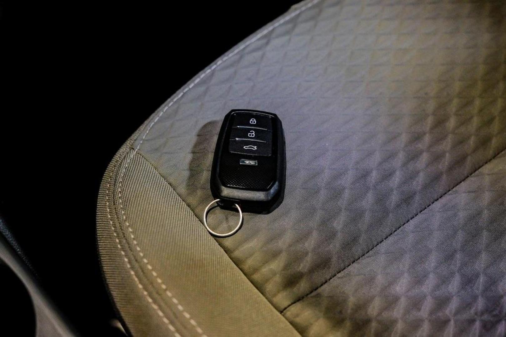 2020 Magnetic /Ebony Ford Escape SE (1FMCU0G64LU) with an 1.5L EcoBoost engine, Automatic transmission, located at 15300 Midway Rd., Addison, TX, 75001, (972) 702-0011, 32.958321, -96.838074 - Photo#64