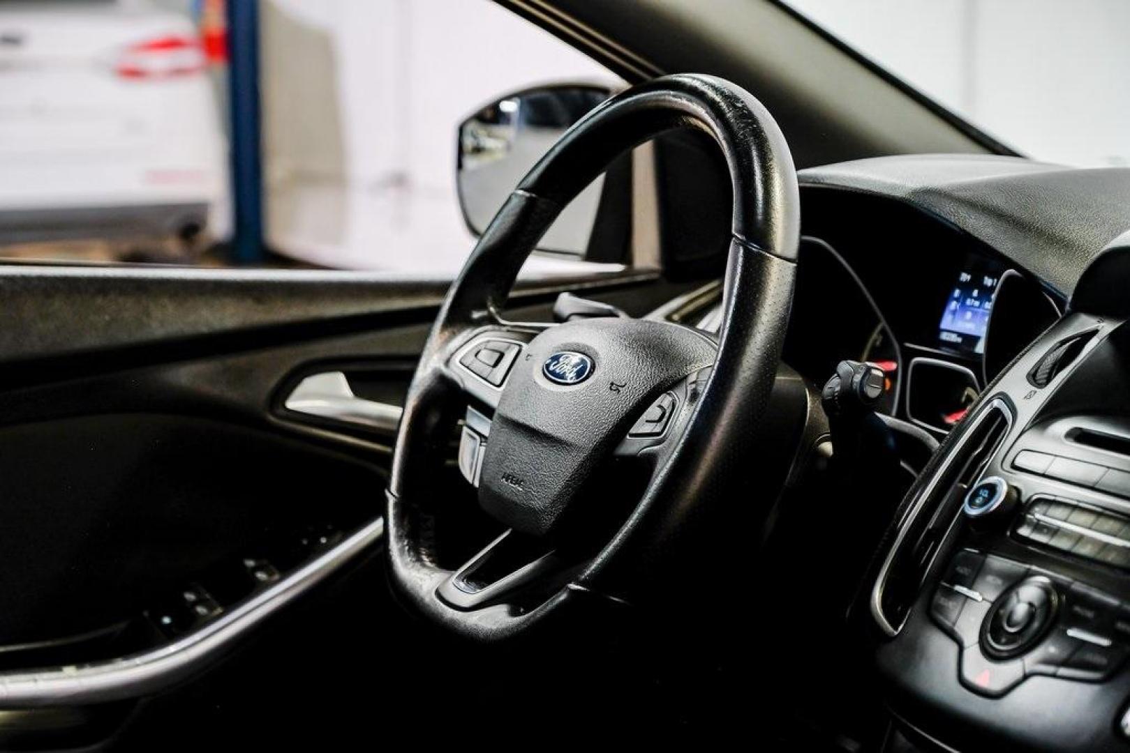 2015 Magnetic /Black Ford Focus ST (1FADP3L93FL) with an EcoBoost 2.0L I4 GTDi DOHC Turbocharged VCT engine, Manual transmission, located at 15300 Midway Rd., Addison, TX, 75001, (972) 702-0011, 32.958321, -96.838074 - Photo#18