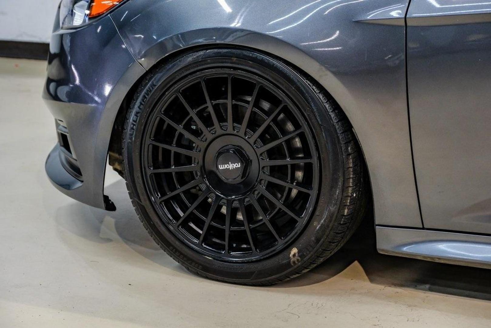 2015 Magnetic /Black Ford Focus ST (1FADP3L93FL) with an EcoBoost 2.0L I4 GTDi DOHC Turbocharged VCT engine, Manual transmission, located at 15300 Midway Rd., Addison, TX, 75001, (972) 702-0011, 32.958321, -96.838074 - Photo#60