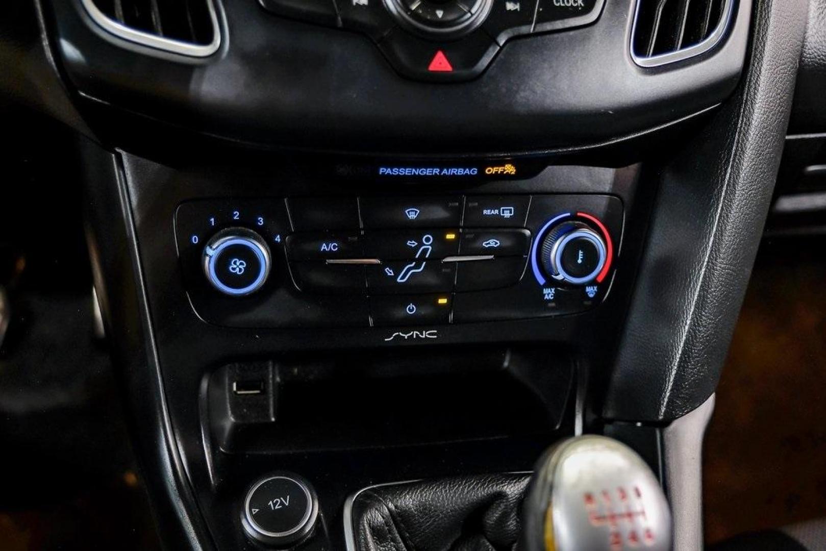 2015 Magnetic /Black Ford Focus ST (1FADP3L93FL) with an EcoBoost 2.0L I4 GTDi DOHC Turbocharged VCT engine, Manual transmission, located at 15300 Midway Rd., Addison, TX, 75001, (972) 702-0011, 32.958321, -96.838074 - Photo#29