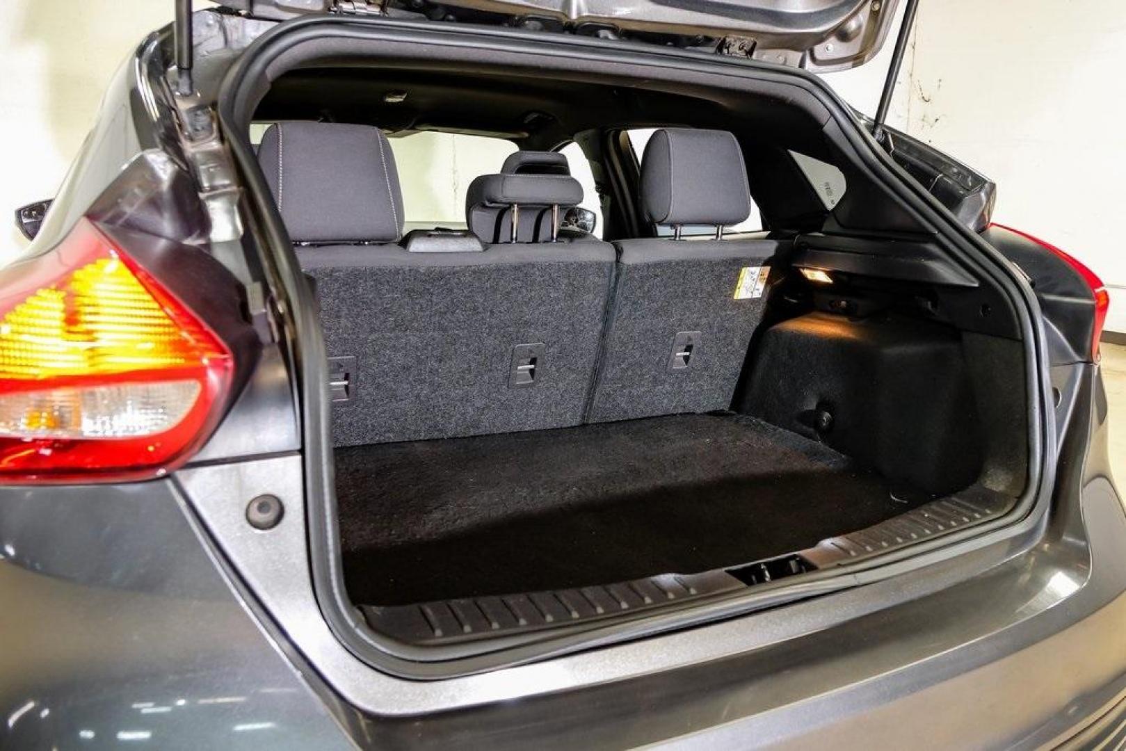 2015 Magnetic /Black Ford Focus ST (1FADP3L93FL) with an EcoBoost 2.0L I4 GTDi DOHC Turbocharged VCT engine, Manual transmission, located at 15300 Midway Rd., Addison, TX, 75001, (972) 702-0011, 32.958321, -96.838074 - Photo#57