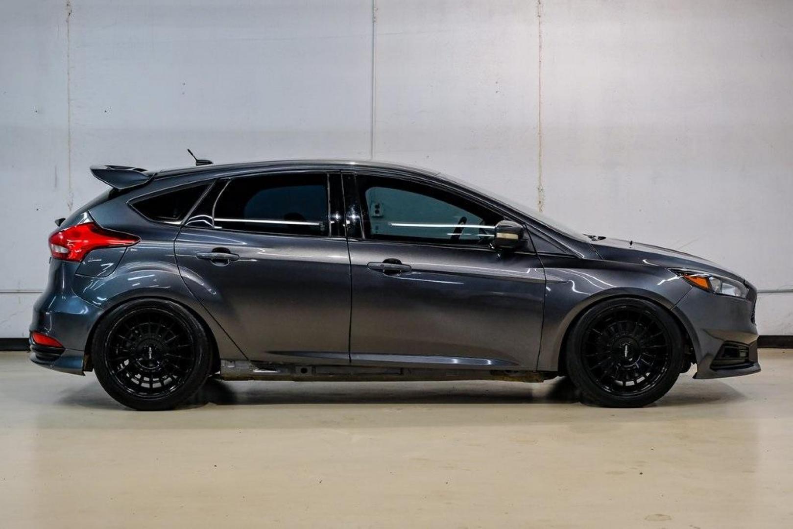 2015 Magnetic /Black Ford Focus ST (1FADP3L93FL) with an EcoBoost 2.0L I4 GTDi DOHC Turbocharged VCT engine, Manual transmission, located at 15300 Midway Rd., Addison, TX, 75001, (972) 702-0011, 32.958321, -96.838074 - 2015 Ford Focus ST<br><br>Now Available at Midway Auto Group, Addison, Texas<br><br>Sporty, aggressive, and built for enthusiasts the 2015 Ford Focus ST delivers turbocharged performance, sharp handling, and a driver-focused interior that sets it apart from traditional compact cars. With its signatu - Photo#8