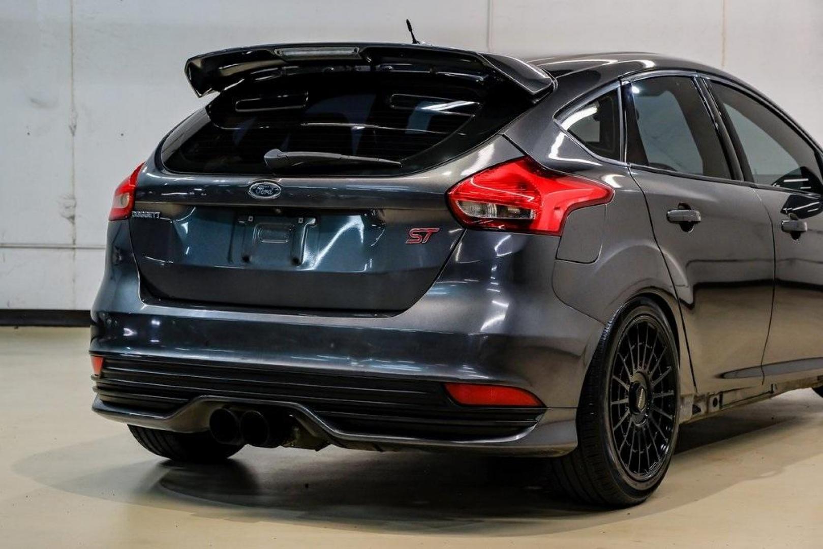 2015 Magnetic /Black Ford Focus ST (1FADP3L93FL) with an EcoBoost 2.0L I4 GTDi DOHC Turbocharged VCT engine, Manual transmission, located at 15300 Midway Rd., Addison, TX, 75001, (972) 702-0011, 32.958321, -96.838074 - 2015 Ford Focus ST<br><br>Now Available at Midway Auto Group, Addison, Texas<br><br>Sporty, aggressive, and built for enthusiasts the 2015 Ford Focus ST delivers turbocharged performance, sharp handling, and a driver-focused interior that sets it apart from traditional compact cars. With its signatu - Photo#10