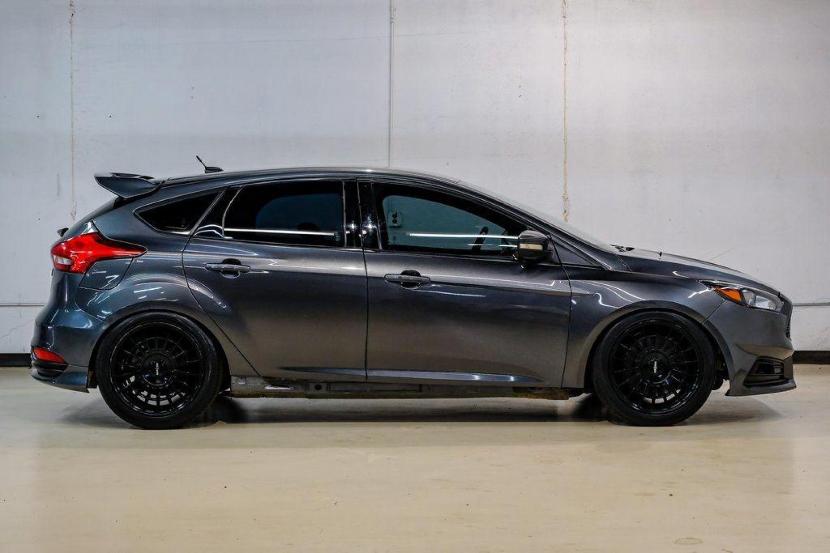 2015 Magnetic /Black Ford Focus ST (1FADP3L93FL) with an EcoBoost 2.0L I4 GTDi DOHC Turbocharged VCT engine, Manual transmission, located at 15300 Midway Rd., Addison, TX, 75001, (972) 702-0011, 32.958321, -96.838074 - 2015 Ford Focus ST<br><br>Now Available at Midway Auto Group, Addison, Texas<br><br>Sporty, aggressive, and built for enthusiasts the 2015 Ford Focus ST delivers turbocharged performance, sharp handling, and a driver-focused interior that sets it apart from traditional compact cars. With its signatu - Photo#8