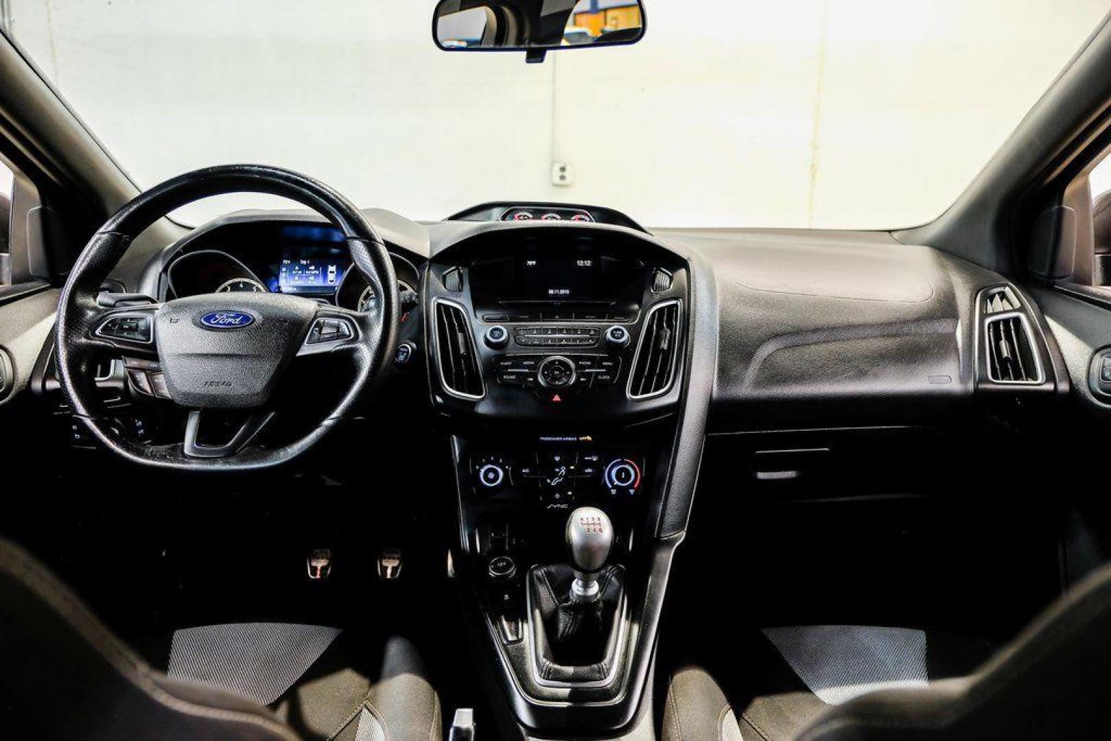 2015 Magnetic /Black Ford Focus ST (1FADP3L93FL) with an EcoBoost 2.0L I4 GTDi DOHC Turbocharged VCT engine, Manual transmission, located at 15300 Midway Rd., Addison, TX, 75001, (972) 702-0011, 32.958321, -96.838074 - 2015 Ford Focus ST<br><br>Now Available at Midway Auto Group, Addison, Texas<br><br>Sporty, aggressive, and built for enthusiasts the 2015 Ford Focus ST delivers turbocharged performance, sharp handling, and a driver-focused interior that sets it apart from traditional compact cars. With its signatu - Photo#19