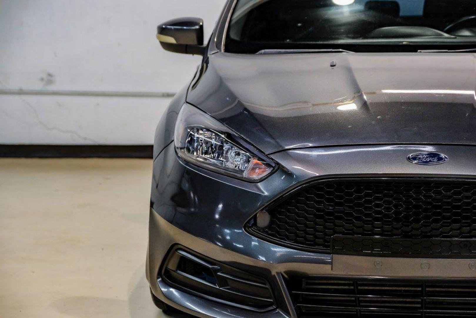 2015 Magnetic /Black Ford Focus ST (1FADP3L93FL) with an EcoBoost 2.0L I4 GTDi DOHC Turbocharged VCT engine, Manual transmission, located at 15300 Midway Rd., Addison, TX, 75001, (972) 702-0011, 32.958321, -96.838074 - 2015 Ford Focus ST<br><br>Now Available at Midway Auto Group, Addison, Texas<br><br>Sporty, aggressive, and built for enthusiasts the 2015 Ford Focus ST delivers turbocharged performance, sharp handling, and a driver-focused interior that sets it apart from traditional compact cars. With its signatu - Photo#51