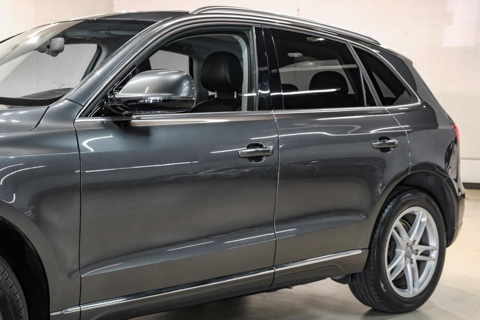 2017 Daytona Gray Pearl /Black Audi Q5 2.0T Premium Plus (WA1L2AFP8HA) with an 2.0L 4-Cylinder TFSI engine, Automatic transmission, located at 15300 Midway Rd., Addison, TX, 75001, (972) 702-0011, 32.958321, -96.838074 - 2018 Audi Q7 2.0T Premium Plus Quattro<br><br>Now Available at Midway Auto Group, Addison, Texas<br><br>Sophisticated, powerful, and exceptionally refined the 2018 Audi Q7 Premium Plus Quattro delivers true luxury SUV performance with three-row versatility and advanced German engineering. With a pre - Photo#6