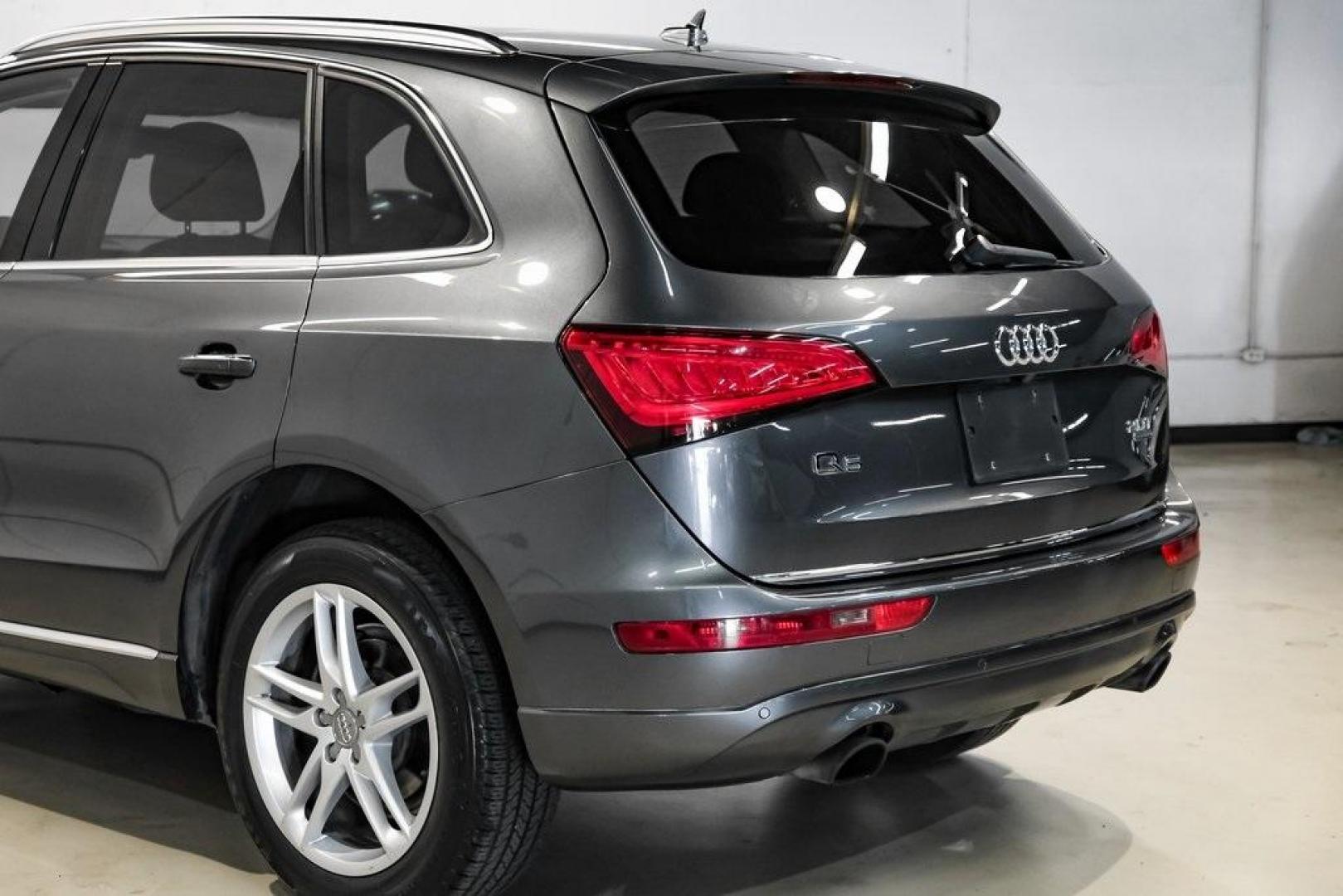 2017 Daytona Gray Pearl /Black Audi Q5 2.0T Premium Plus (WA1L2AFP8HA) with an 2.0L 4-Cylinder TFSI engine, Automatic transmission, located at 15300 Midway Rd., Addison, TX, 75001, (972) 702-0011, 32.958321, -96.838074 - 2018 Audi Q7 2.0T Premium Plus Quattro<br><br>Now Available at Midway Auto Group, Addison, Texas<br><br>Sophisticated, powerful, and exceptionally refined the 2018 Audi Q7 Premium Plus Quattro delivers true luxury SUV performance with three-row versatility and advanced German engineering. With a pre - Photo#17