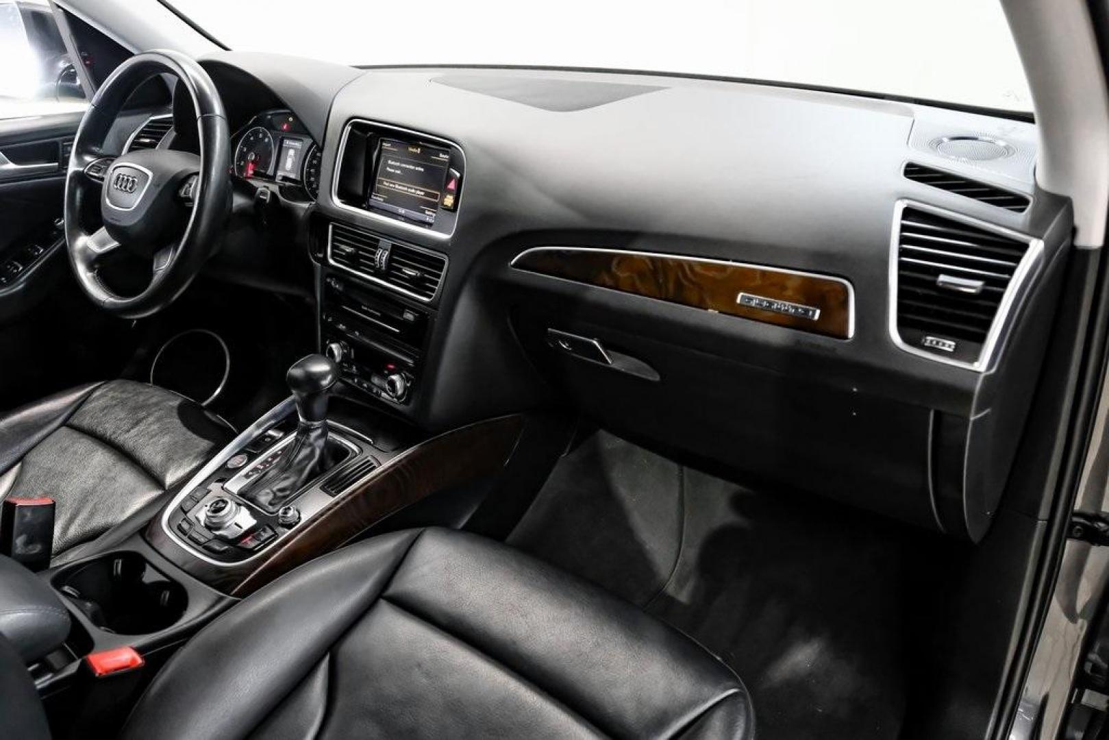 2017 Daytona Gray Pearl /Black Audi Q5 2.0T Premium Plus (WA1L2AFP8HA) with an 2.0L 4-Cylinder TFSI engine, Automatic transmission, located at 15300 Midway Rd., Addison, TX, 75001, (972) 702-0011, 32.958321, -96.838074 - 2018 Audi Q7 2.0T Premium Plus Quattro<br><br>Now Available at Midway Auto Group, Addison, Texas<br><br>Sophisticated, powerful, and exceptionally refined the 2018 Audi Q7 Premium Plus Quattro delivers true luxury SUV performance with three-row versatility and advanced German engineering. With a pre - Photo#21