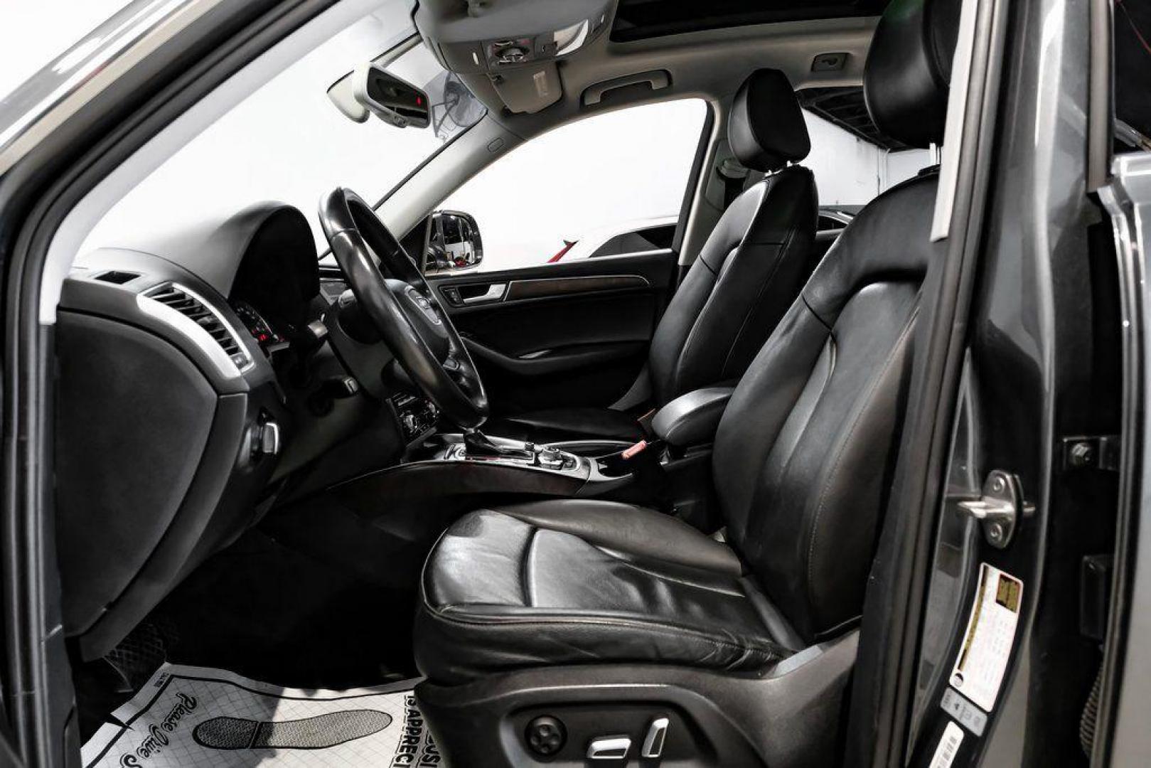 2017 Daytona Gray Pearl /Black Audi Q5 2.0T Premium Plus (WA1L2AFP8HA) with an 2.0L 4-Cylinder TFSI engine, Automatic transmission, located at 15300 Midway Rd., Addison, TX, 75001, (972) 702-0011, 32.958321, -96.838074 - 2018 Audi Q7 2.0T Premium Plus Quattro<br><br>Now Available at Midway Auto Group, Addison, Texas<br><br>Sophisticated, powerful, and exceptionally refined the 2018 Audi Q7 Premium Plus Quattro delivers true luxury SUV performance with three-row versatility and advanced German engineering. With a pre - Photo#3