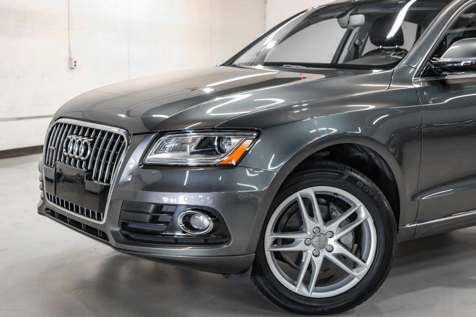 2017 Daytona Gray Pearl /Black Audi Q5 2.0T Premium Plus (WA1L2AFP8HA) with an 2.0L 4-Cylinder TFSI engine, Automatic transmission, located at 15300 Midway Rd., Addison, TX, 75001, (972) 702-0011, 32.958321, -96.838074 - 2018 Audi Q7 2.0T Premium Plus Quattro<br><br>Now Available at Midway Auto Group, Addison, Texas<br><br>Sophisticated, powerful, and exceptionally refined the 2018 Audi Q7 Premium Plus Quattro delivers true luxury SUV performance with three-row versatility and advanced German engineering. With a pre - Photo#5