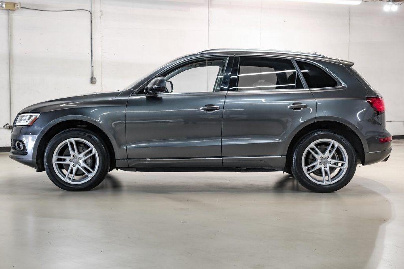 2017 Daytona Gray Pearl /Black Audi Q5 2.0T Premium Plus (WA1L2AFP8HA) with an 2.0L 4-Cylinder TFSI engine, Automatic transmission, located at 15300 Midway Rd., Addison, TX, 75001, (972) 702-0011, 32.958321, -96.838074 - 2018 Audi Q7 2.0T Premium Plus Quattro<br><br>Now Available at Midway Auto Group, Addison, Texas<br><br>Sophisticated, powerful, and exceptionally refined the 2018 Audi Q7 Premium Plus Quattro delivers true luxury SUV performance with three-row versatility and advanced German engineering. With a pre - Photo#18