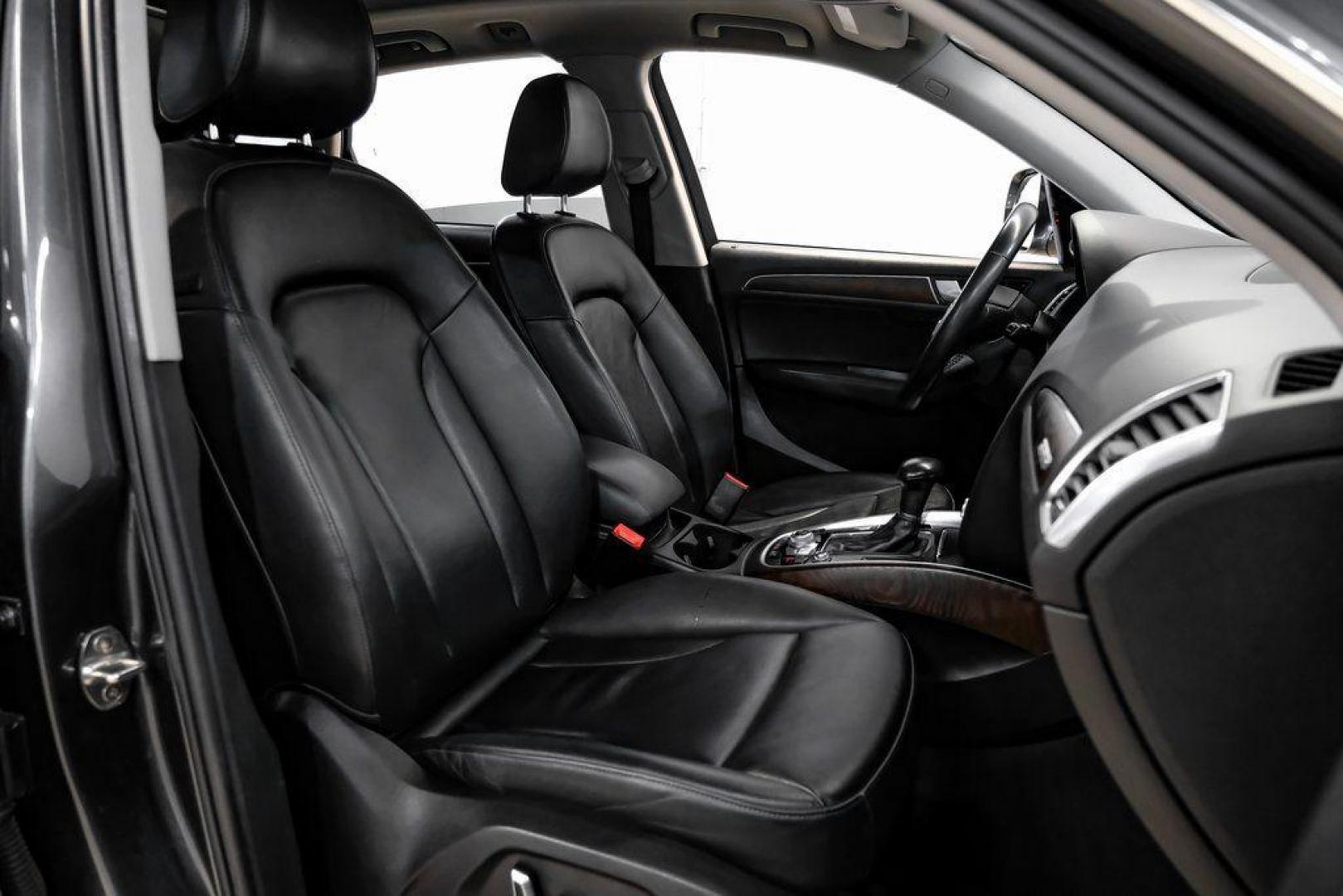 2017 Daytona Gray Pearl /Black Audi Q5 2.0T Premium Plus (WA1L2AFP8HA) with an 2.0L 4-Cylinder TFSI engine, Automatic transmission, located at 15300 Midway Rd., Addison, TX, 75001, (972) 702-0011, 32.958321, -96.838074 - 2018 Audi Q7 2.0T Premium Plus Quattro<br><br>Now Available at Midway Auto Group, Addison, Texas<br><br>Sophisticated, powerful, and exceptionally refined the 2018 Audi Q7 Premium Plus Quattro delivers true luxury SUV performance with three-row versatility and advanced German engineering. With a pre - Photo#43