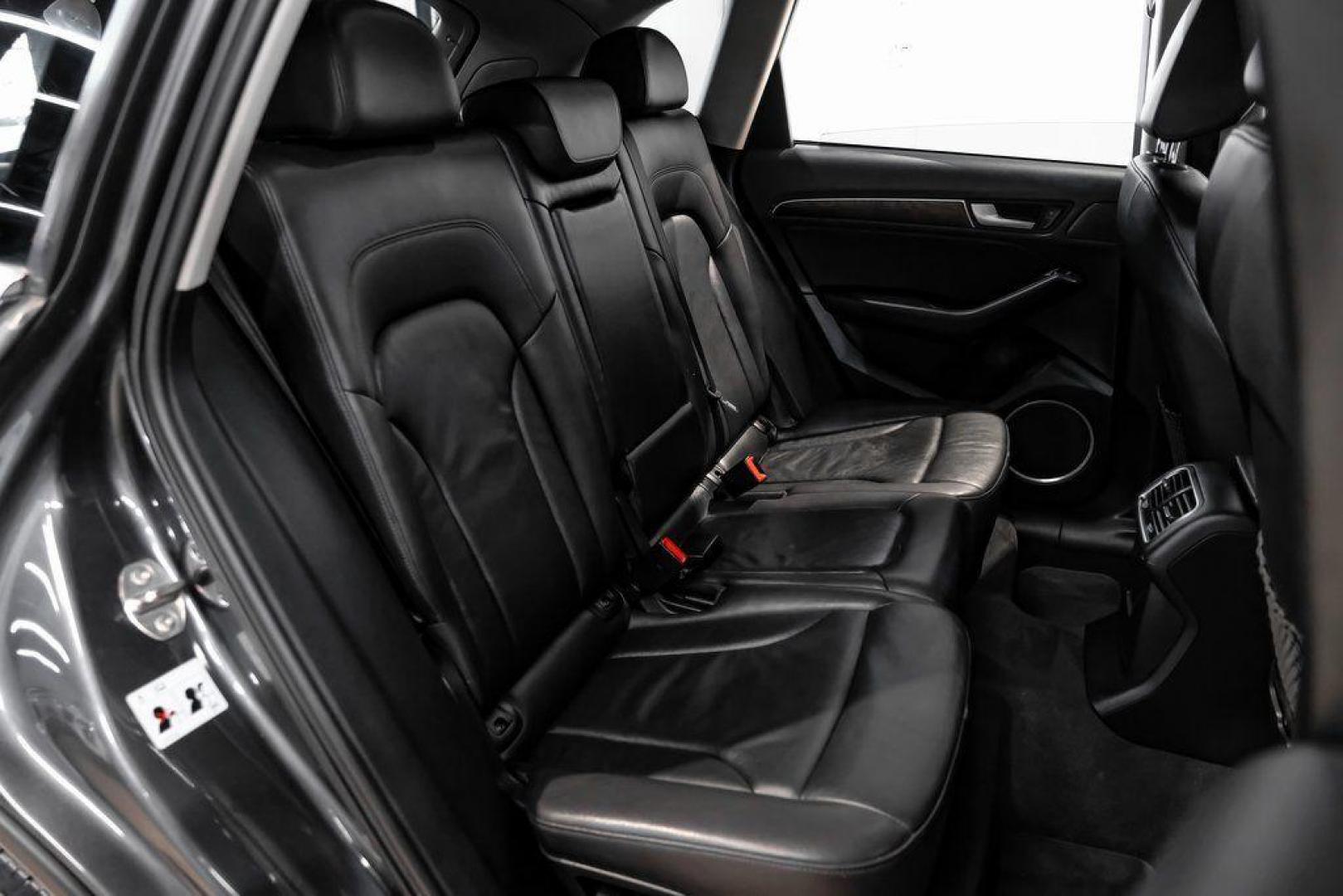 2017 Daytona Gray Pearl /Black Audi Q5 2.0T Premium Plus (WA1L2AFP8HA) with an 2.0L 4-Cylinder TFSI engine, Automatic transmission, located at 15300 Midway Rd., Addison, TX, 75001, (972) 702-0011, 32.958321, -96.838074 - 2018 Audi Q7 2.0T Premium Plus Quattro<br><br>Now Available at Midway Auto Group, Addison, Texas<br><br>Sophisticated, powerful, and exceptionally refined the 2018 Audi Q7 Premium Plus Quattro delivers true luxury SUV performance with three-row versatility and advanced German engineering. With a pre - Photo#44