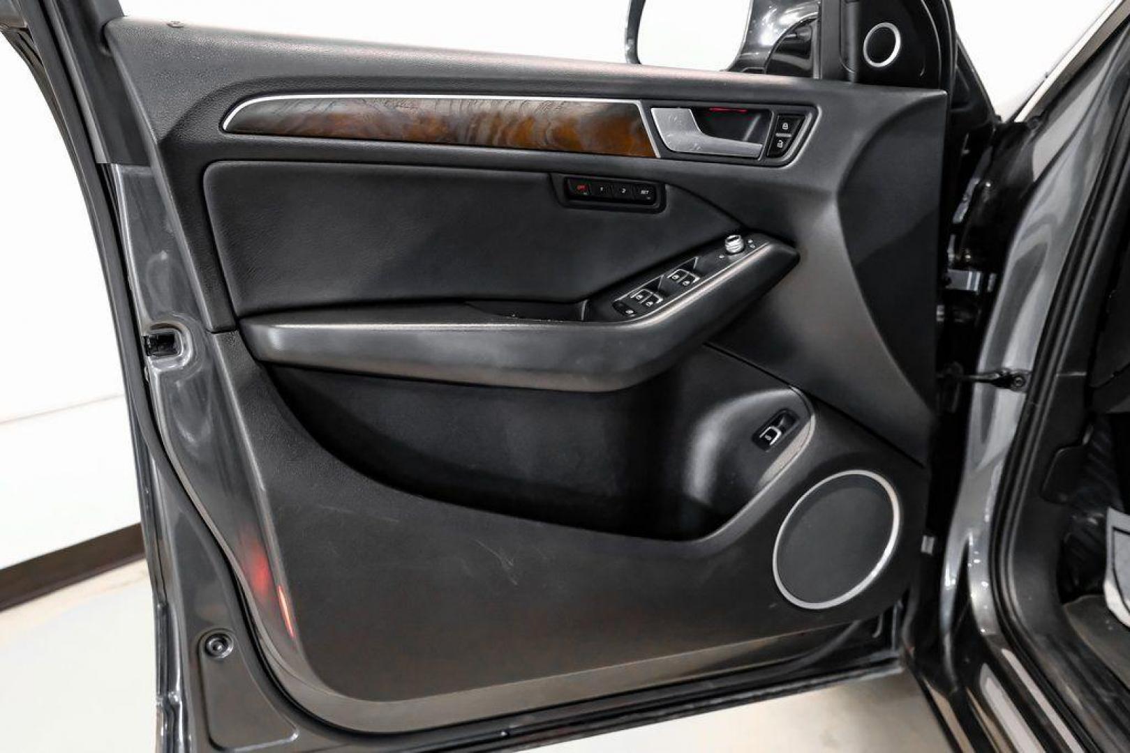 2017 Daytona Gray Pearl /Black Audi Q5 2.0T Premium Plus (WA1L2AFP8HA) with an 2.0L 4-Cylinder TFSI engine, Automatic transmission, located at 15300 Midway Rd., Addison, TX, 75001, (972) 702-0011, 32.958321, -96.838074 - 2018 Audi Q7 2.0T Premium Plus Quattro<br><br>Now Available at Midway Auto Group, Addison, Texas<br><br>Sophisticated, powerful, and exceptionally refined the 2018 Audi Q7 Premium Plus Quattro delivers true luxury SUV performance with three-row versatility and advanced German engineering. With a pre - Photo#53